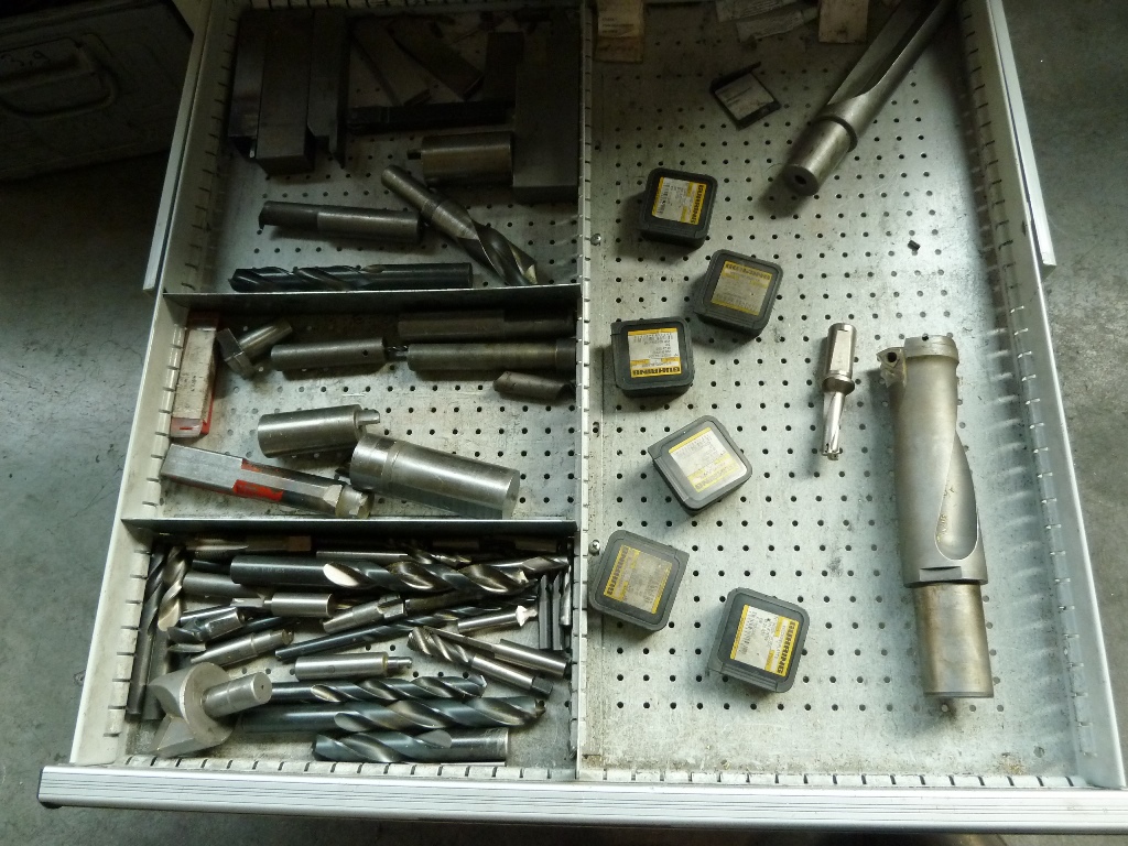 Famepla 12-Draw Cabinet