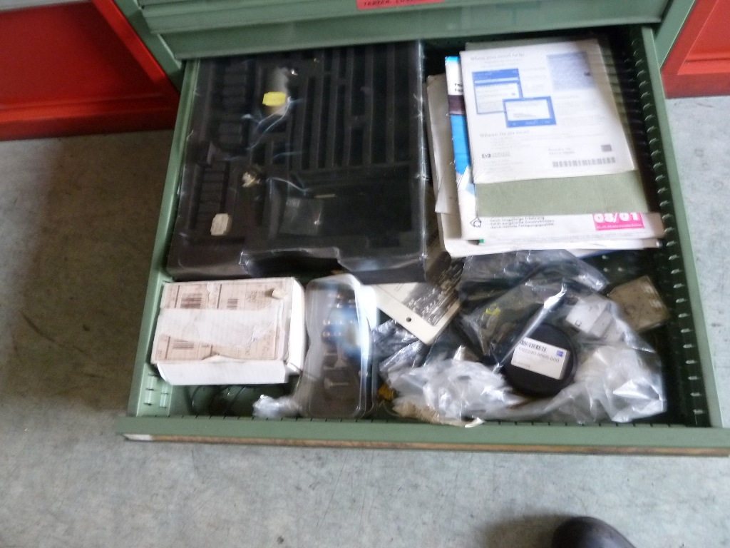10 Draw Cabinet with Bore Gauges and Thread Gauges
