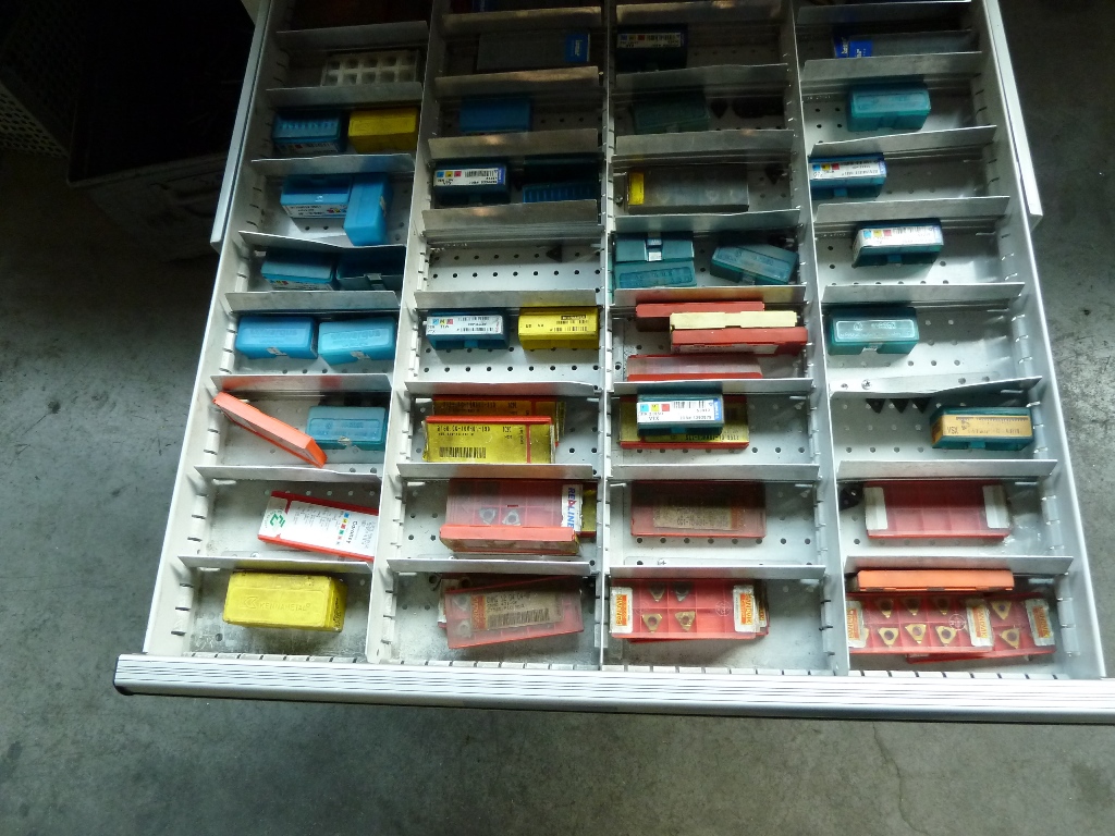 Famepla 12-Draw Cabinet