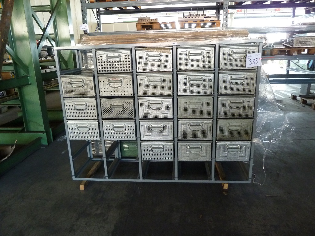4 Racks with Wash Bins