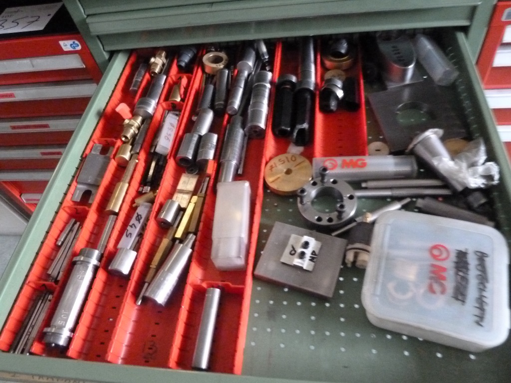 10 Draw Cabinet with Bore Gauges and Thread Gauges