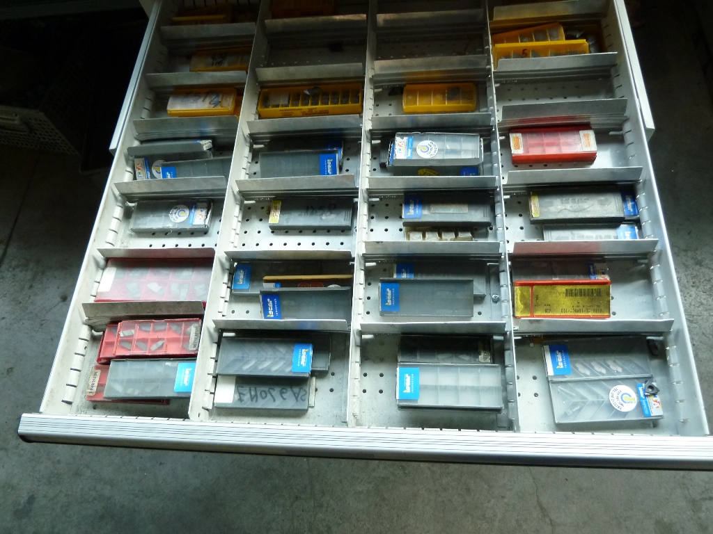 Famepla 12-Draw Cabinet