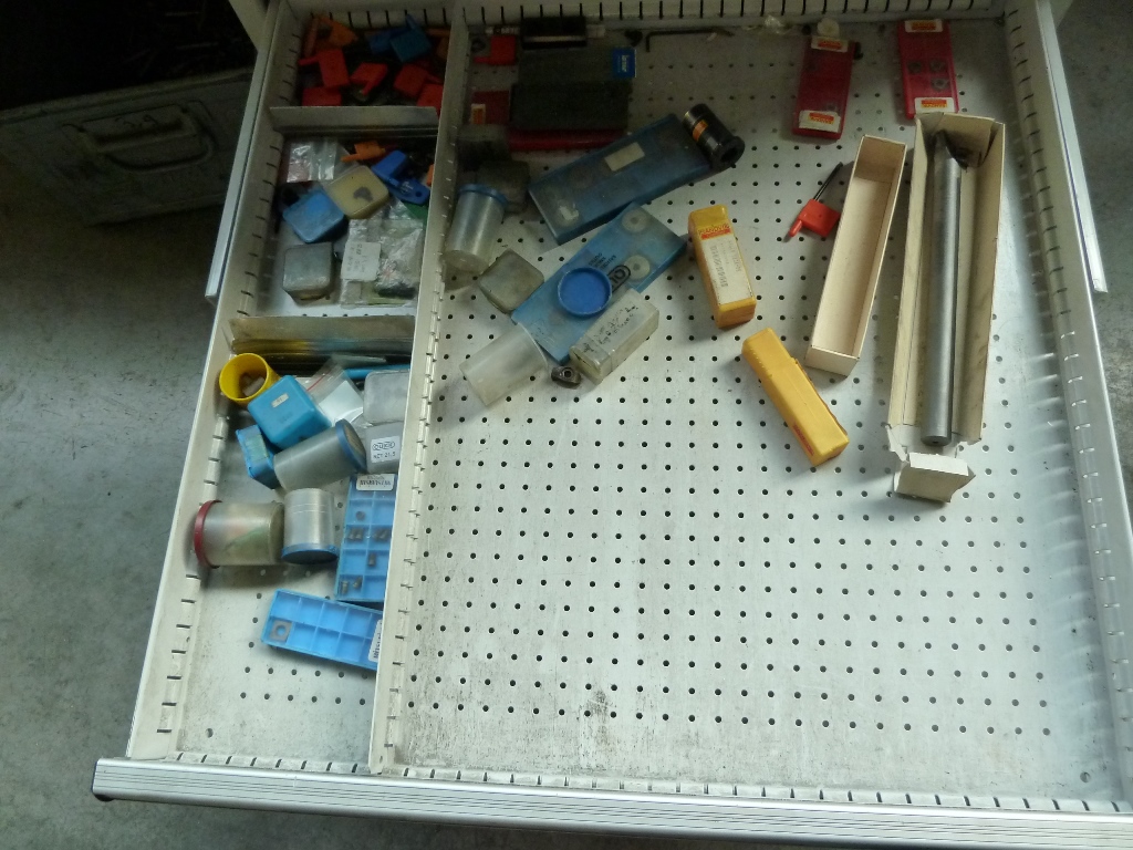 Famepla 12-Draw Cabinet