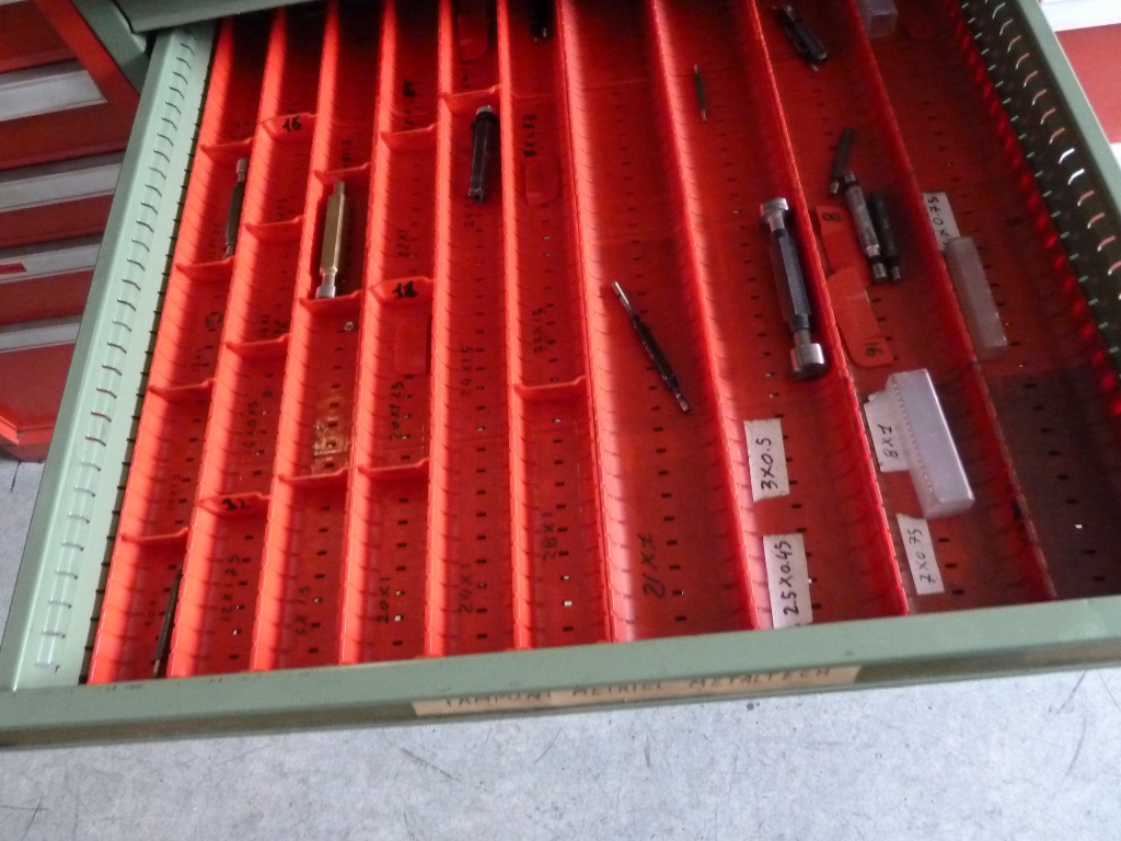 10 Draw Cabinet with Bore Gauges and Thread Gauges