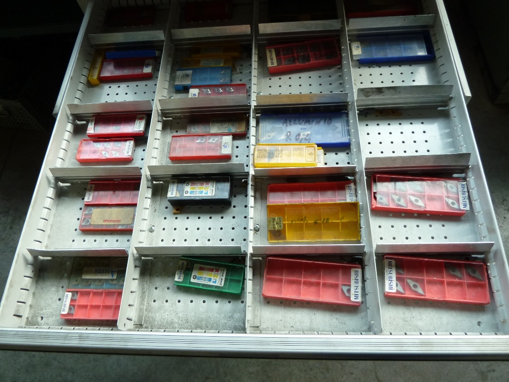 Famepla 12-Draw Cabinet