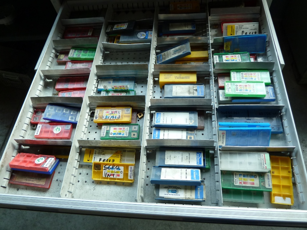 Famepla 12-Draw Cabinet