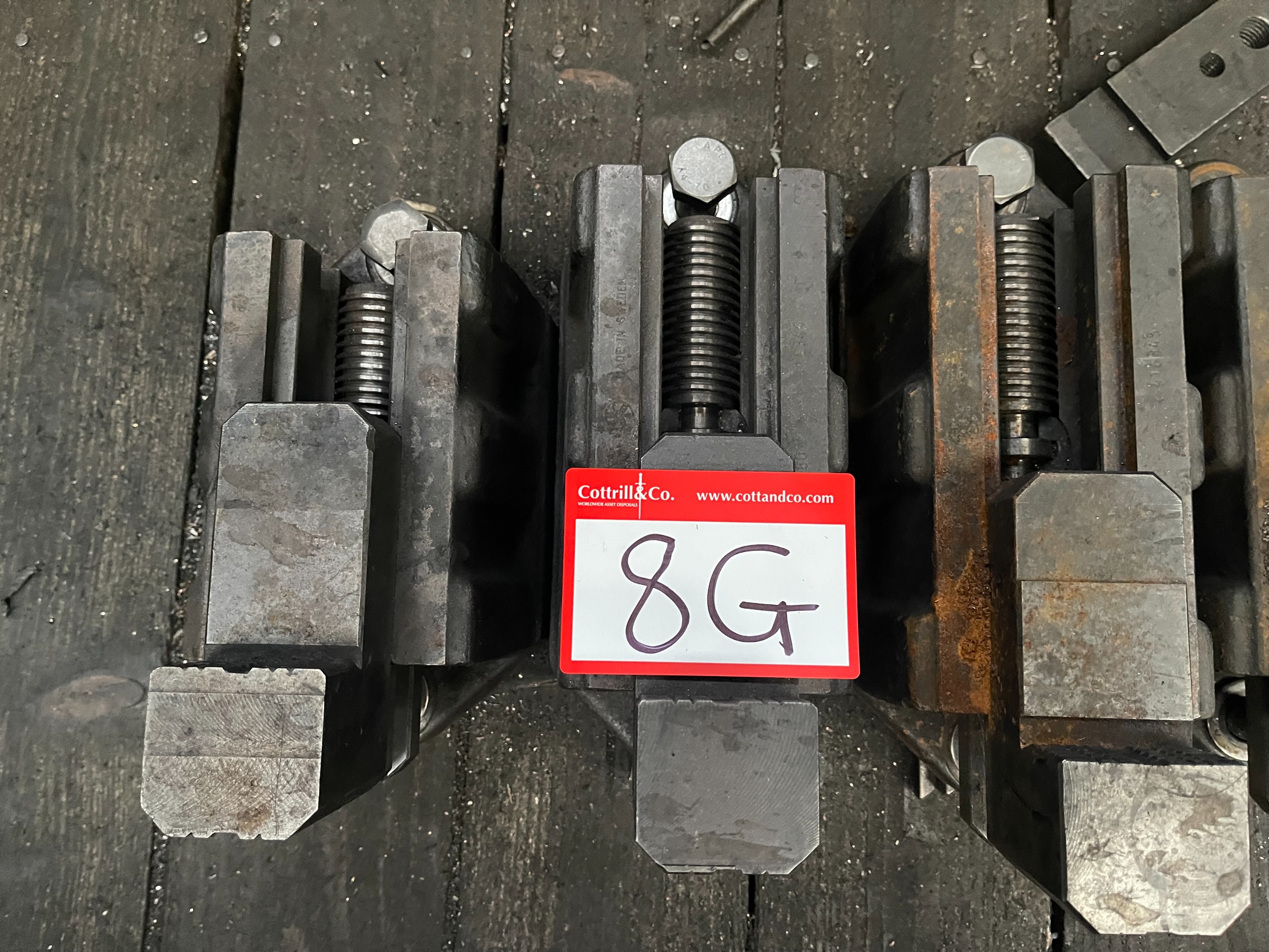 (4) x Adjustable Clamps