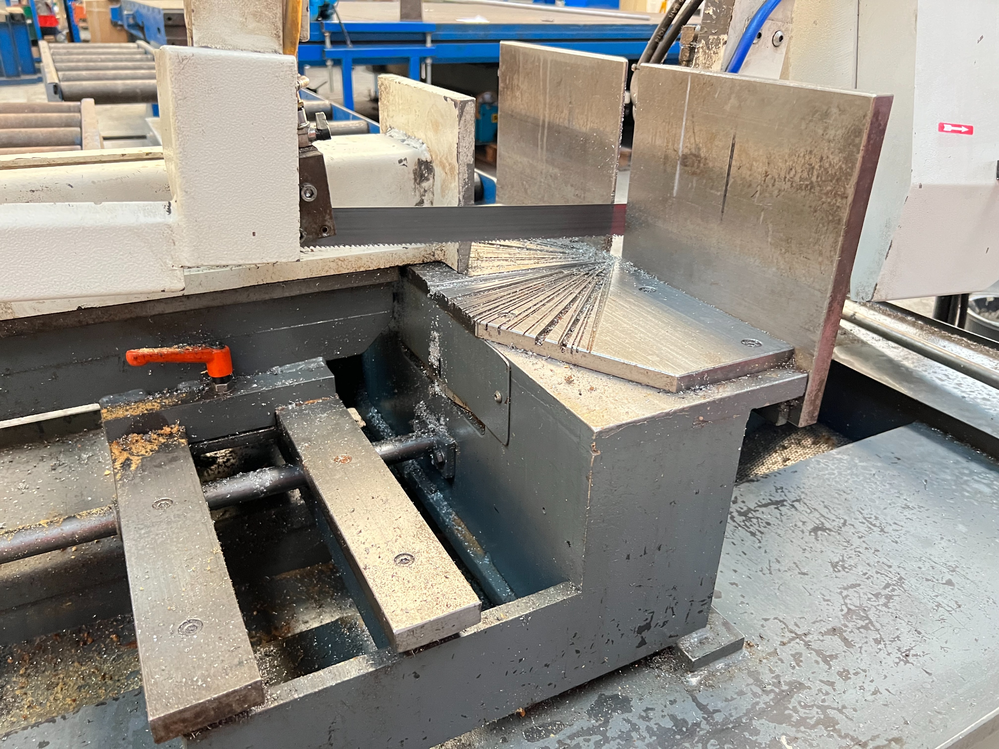 Bauer S 320 DG - L Horizontal Bandsaw