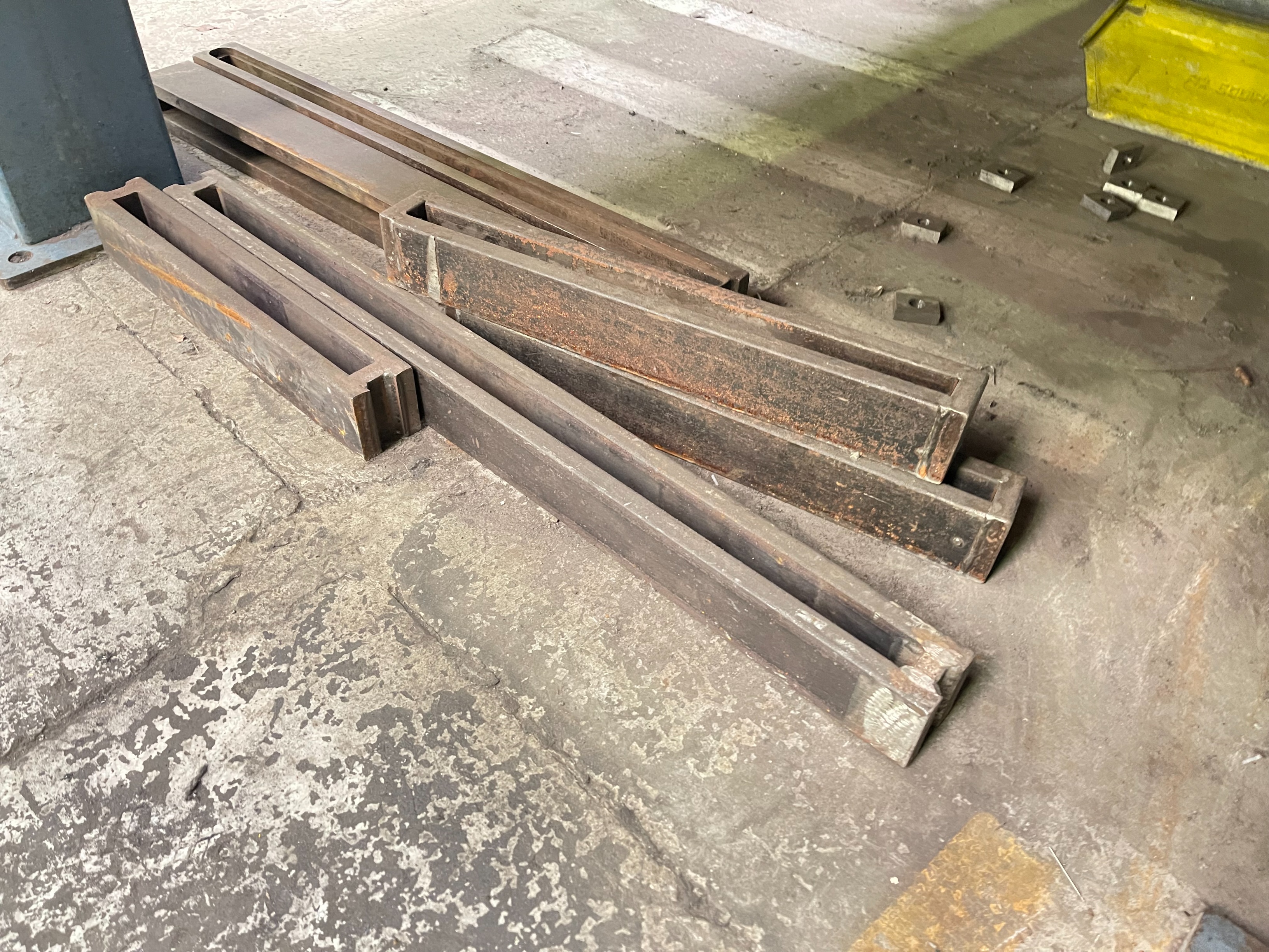 Qty of Bed Risers and Clamps Various Sizes