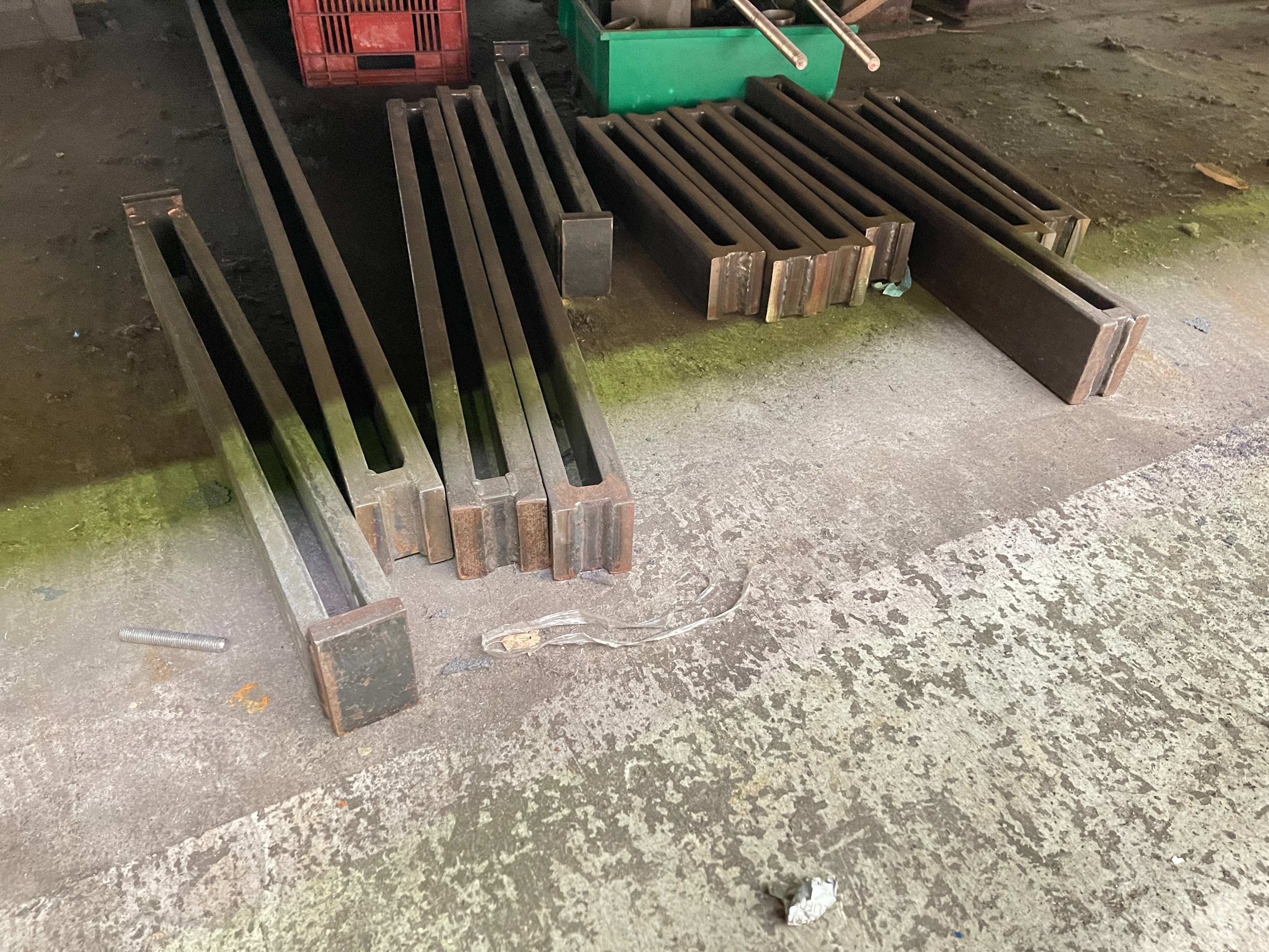 Qty of Bed Risers and Clamps Various Sizes