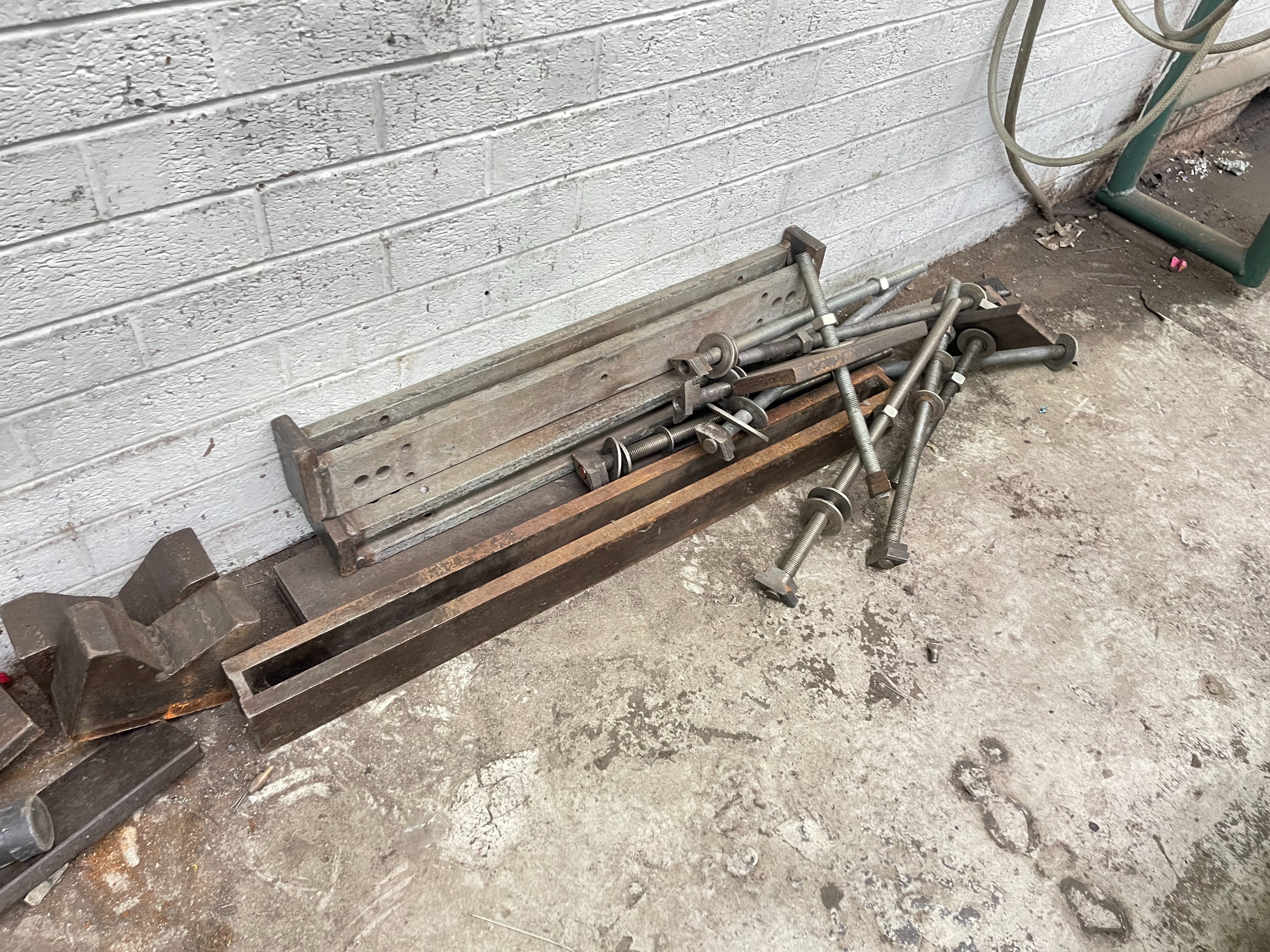 Qty of Bed Risers Various Lengths and Sizes 4m to 2.5m