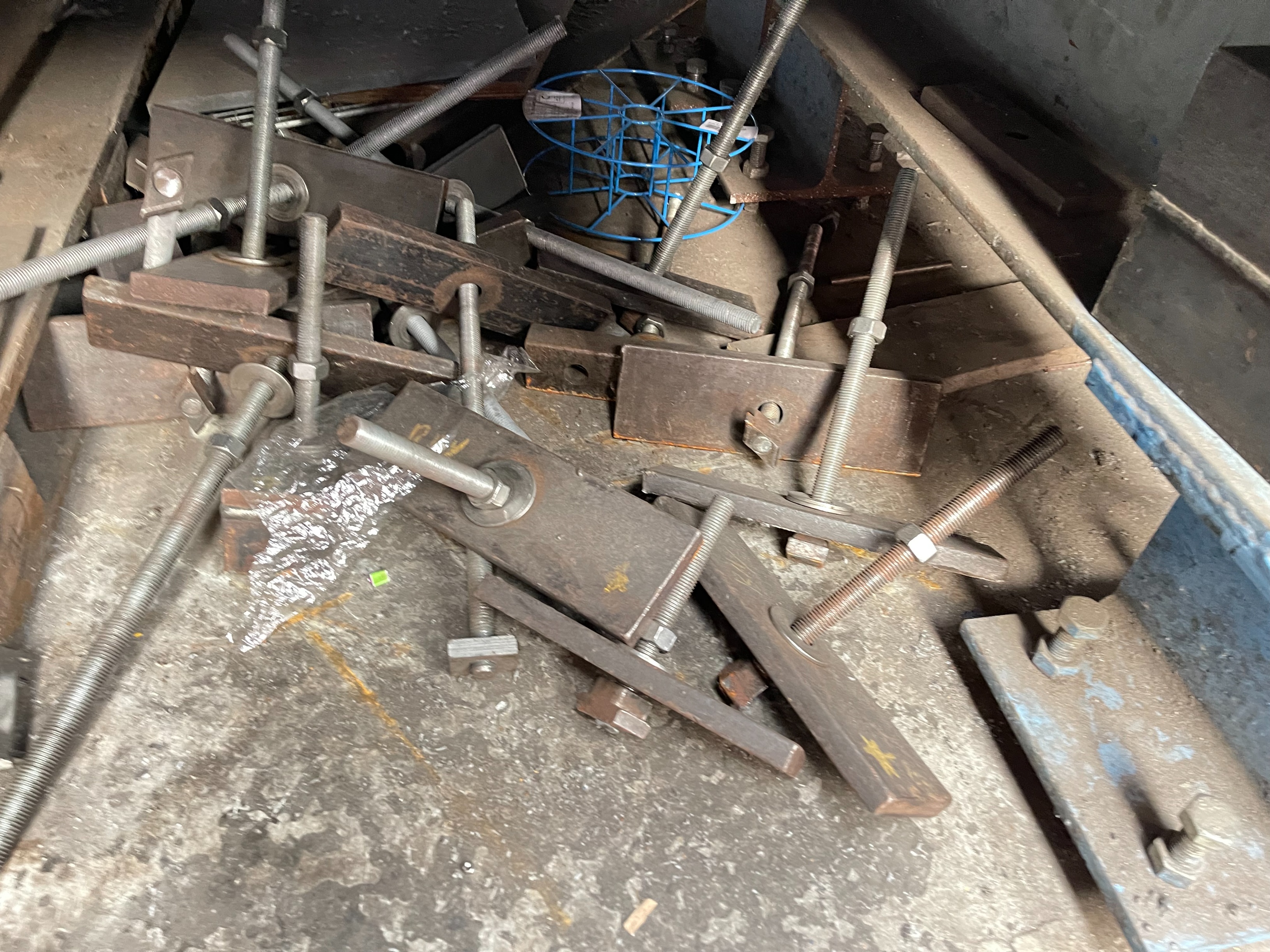 Qty of Bed Risers and Clamps Various Sizes