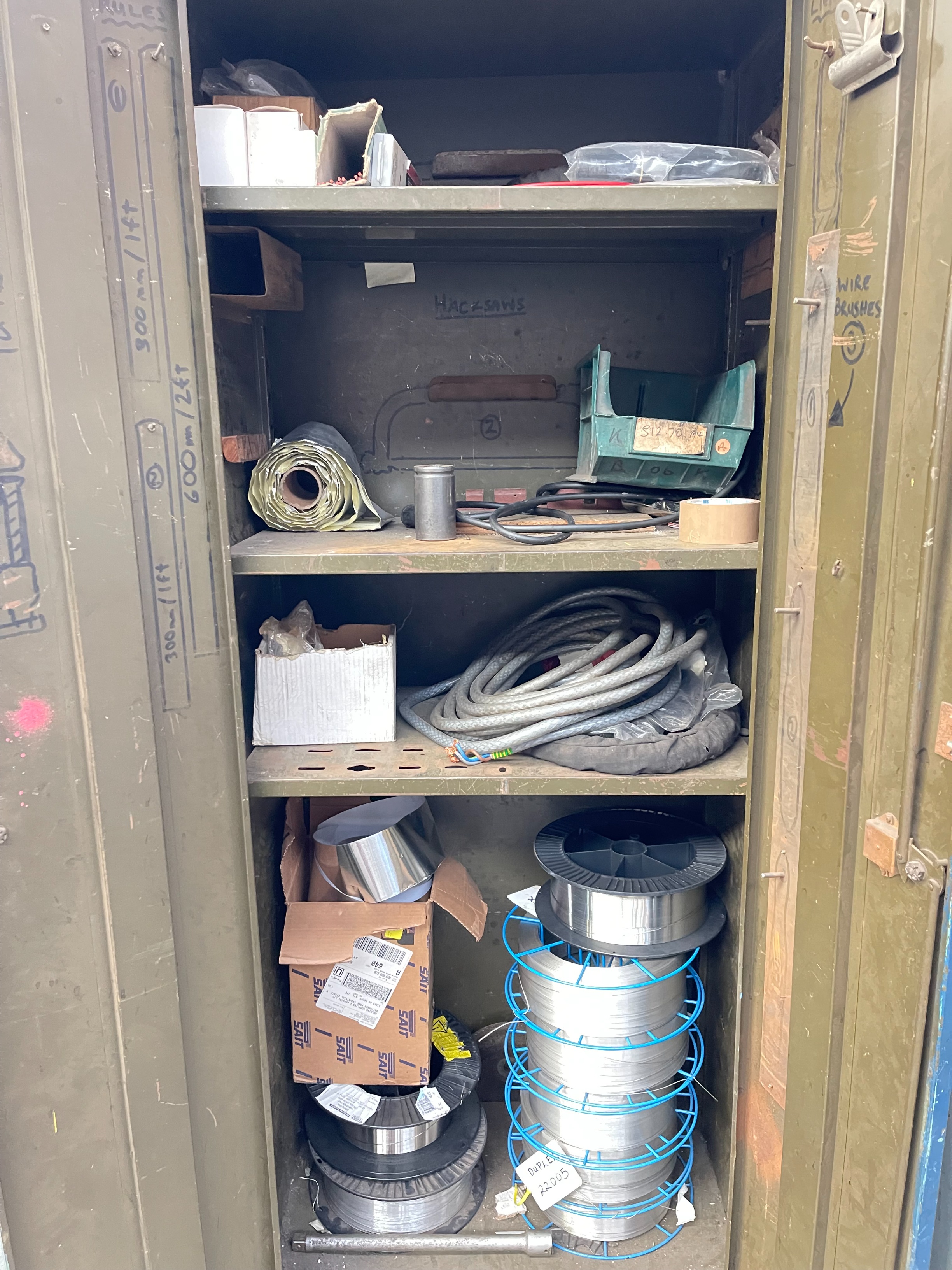 Welding Cabinet with Various Mig Welding Wire