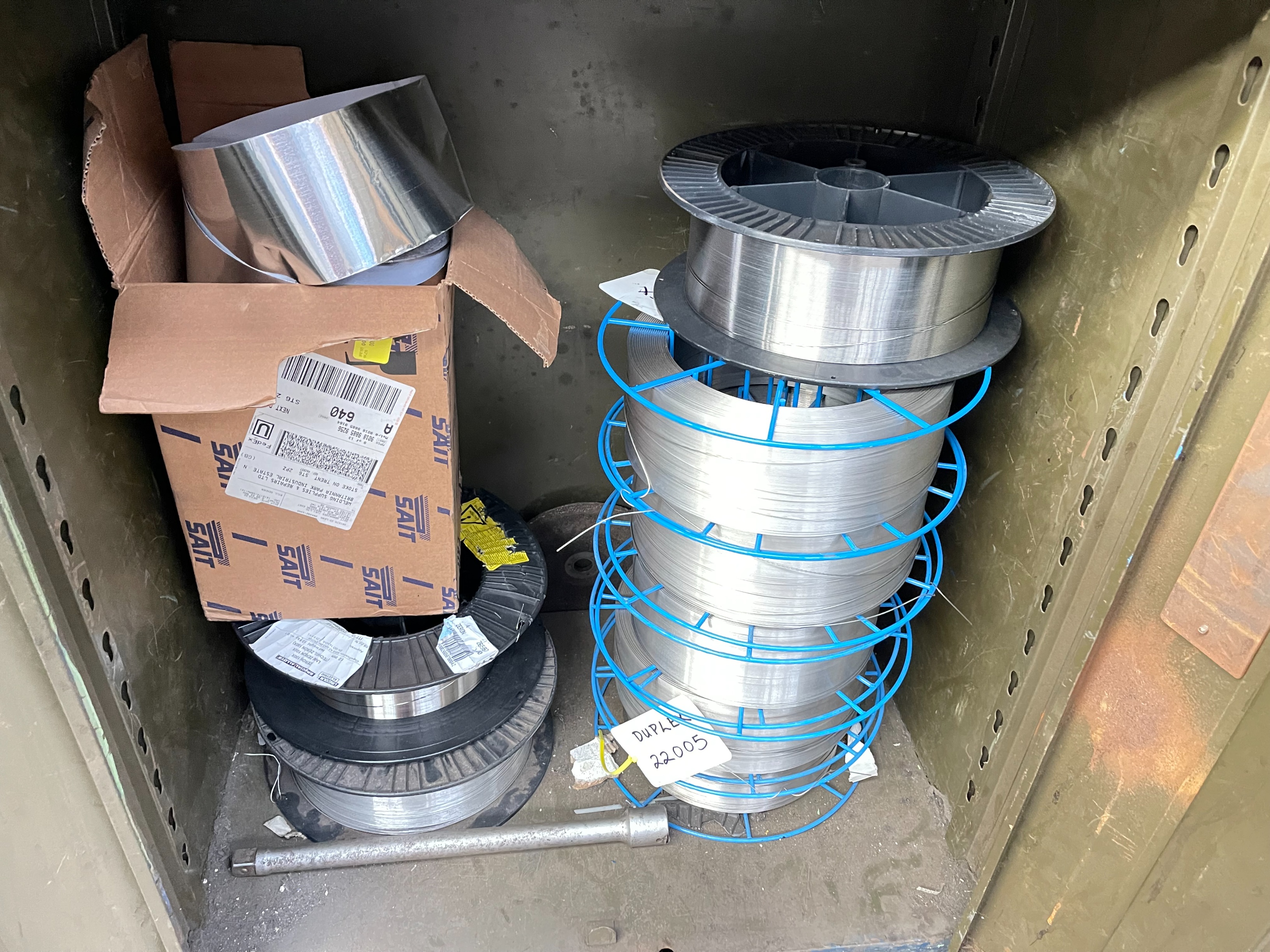 Welding Cabinet with Various Mig Welding Wire