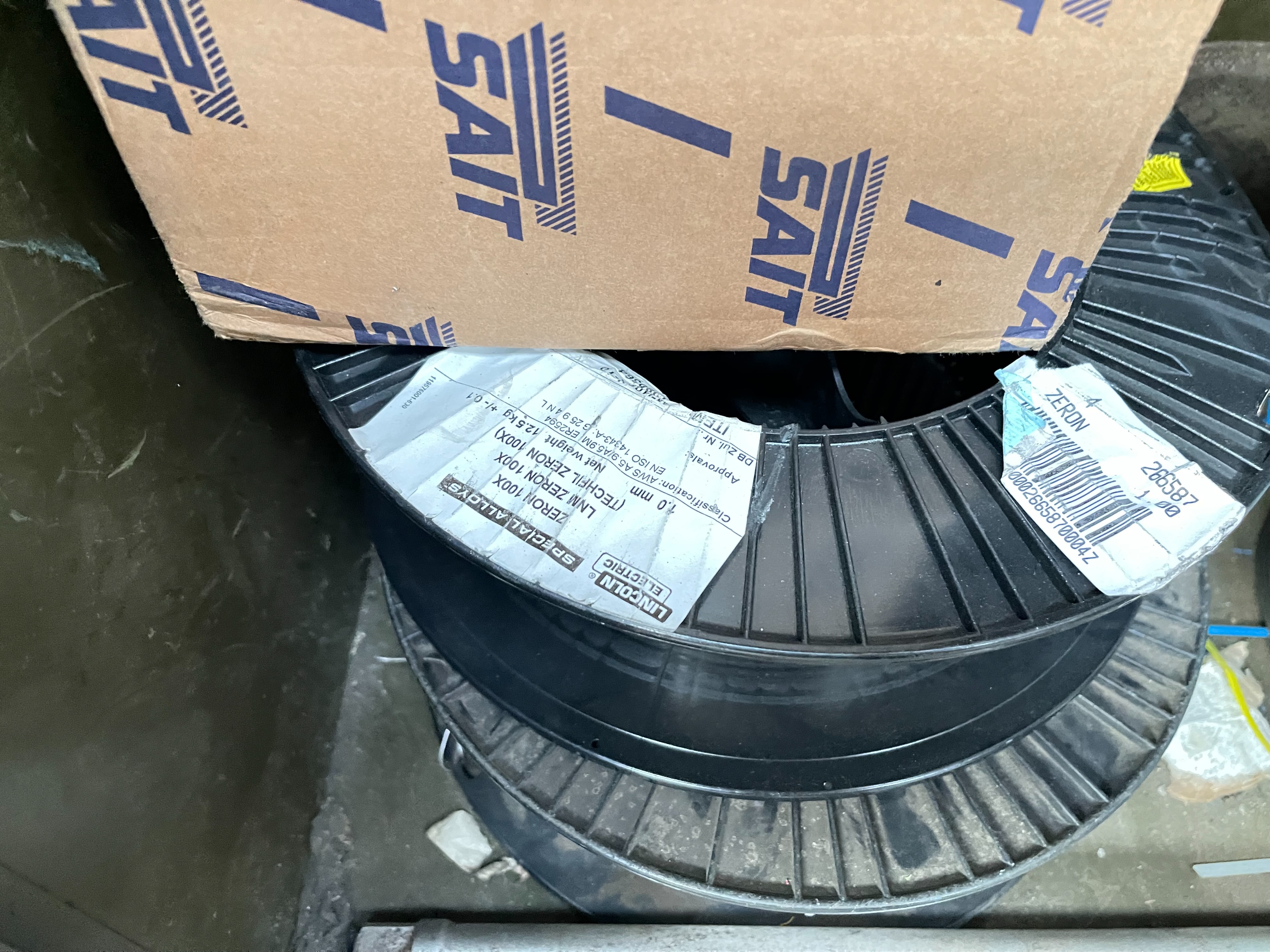 Welding Cabinet with Various Mig Welding Wire