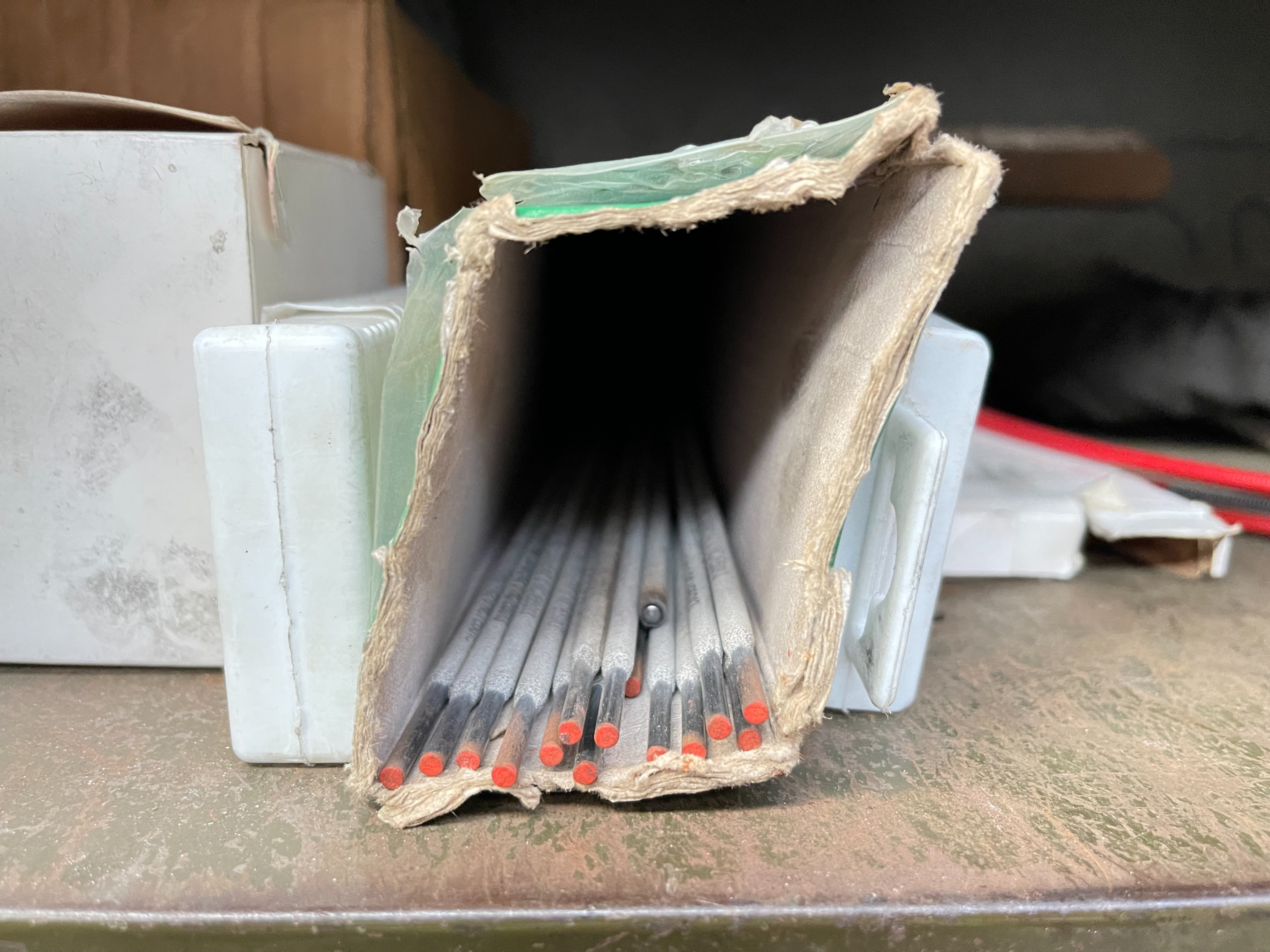 Welding Cabinet with Various Mig Welding Wire