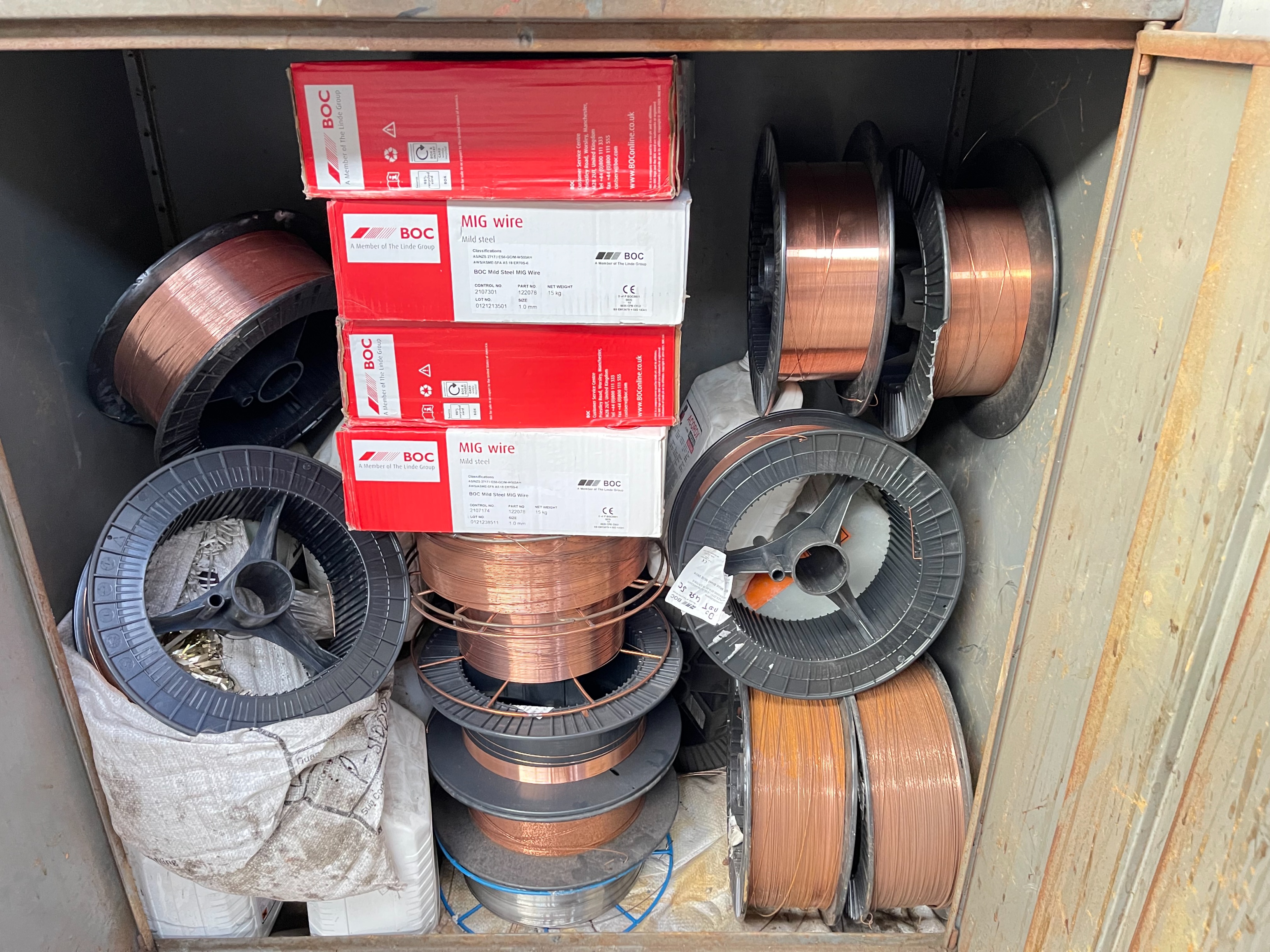 Welding Cabinet with Various Mig Welding Wire