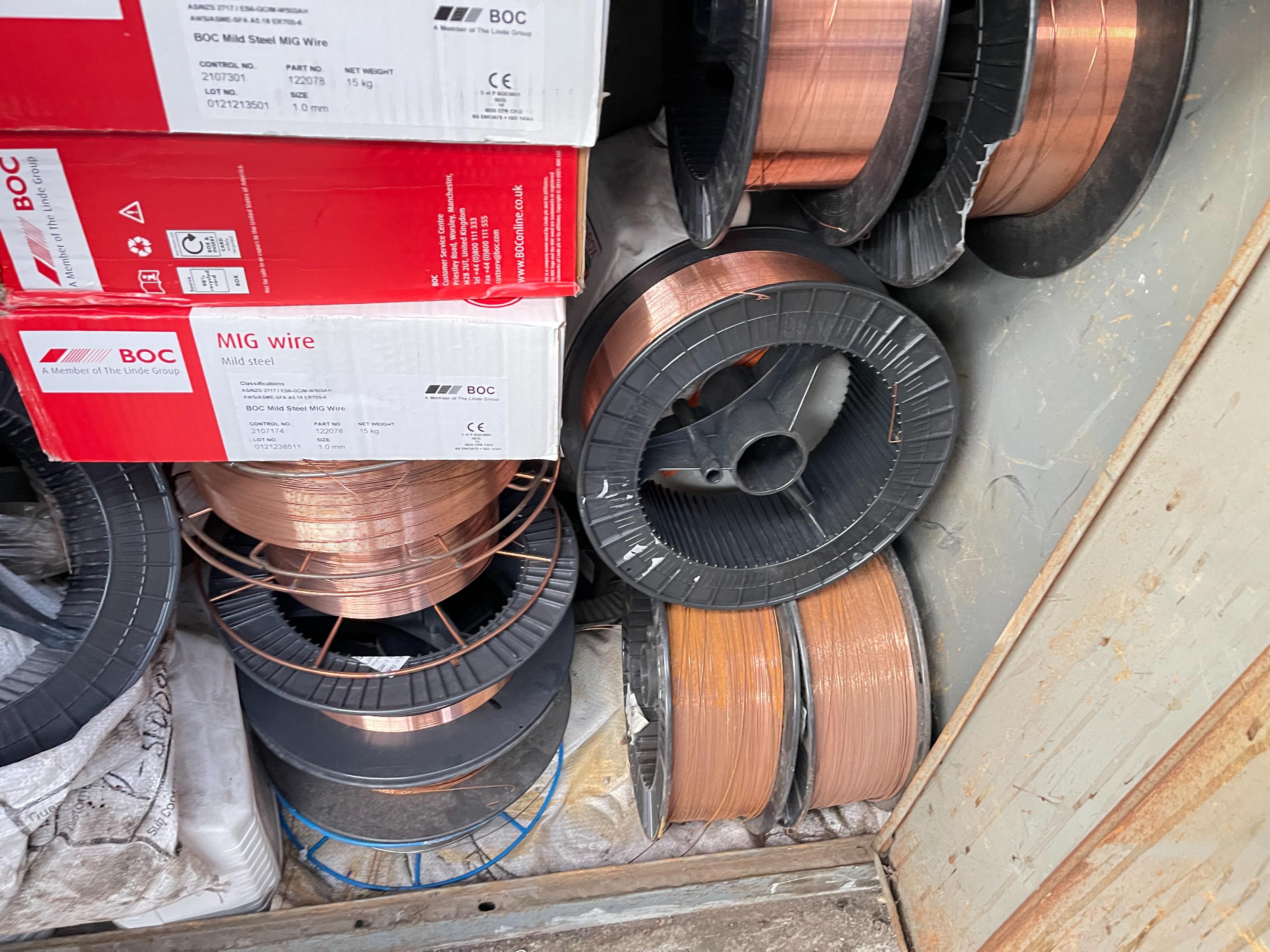 Welding Cabinet with Various Mig Welding Wire