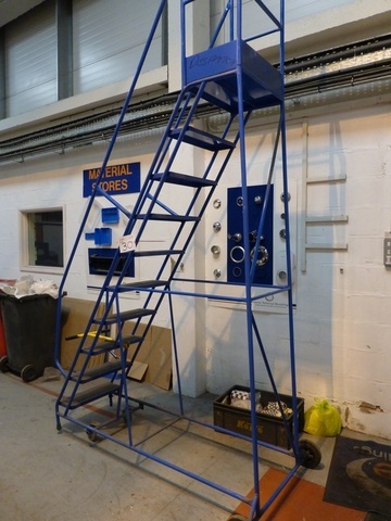 Set of access steps – Approx. 9ft