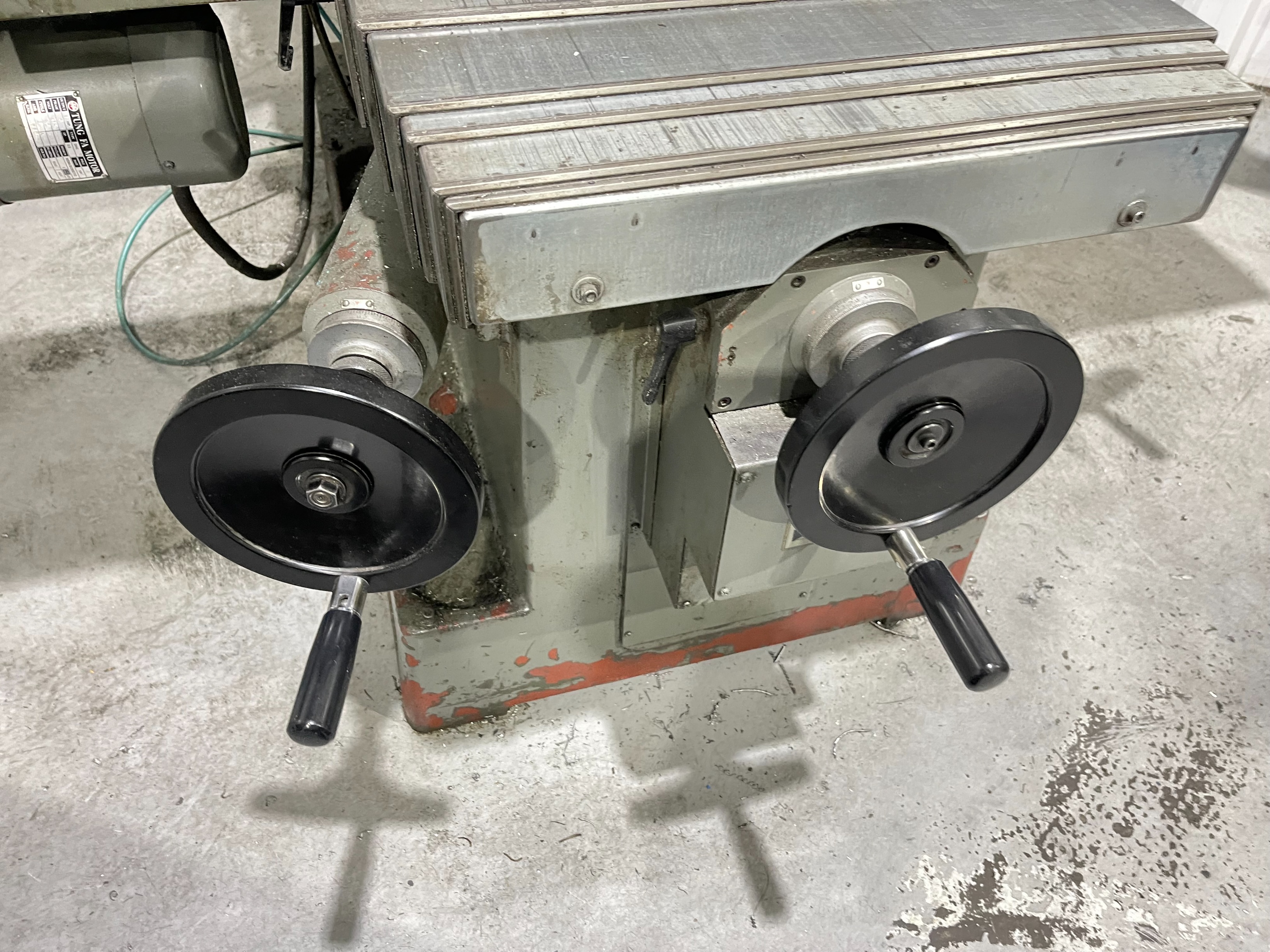 XYZ 4000 Turret Mill