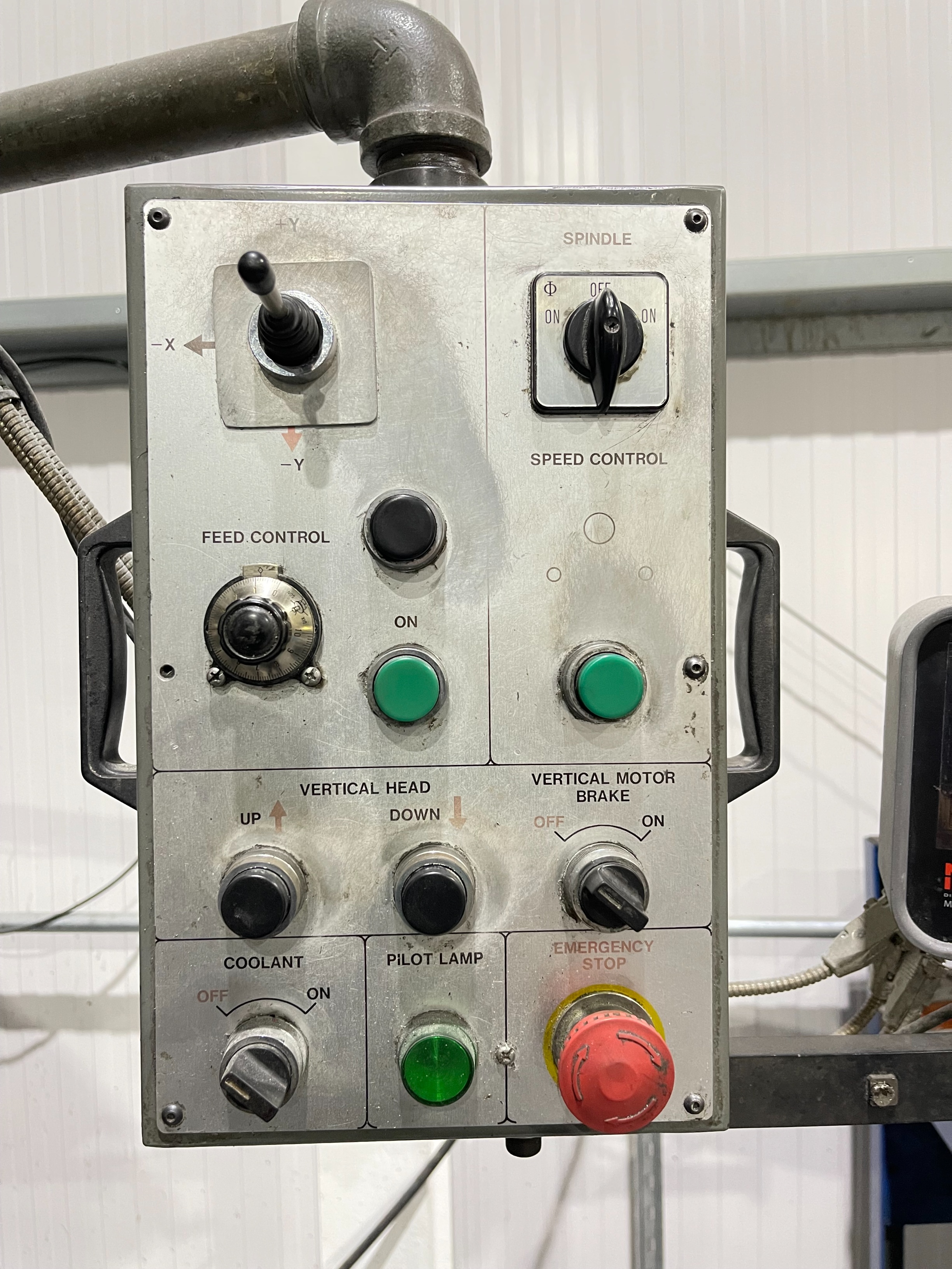 XYZ 4000 Turret Mill