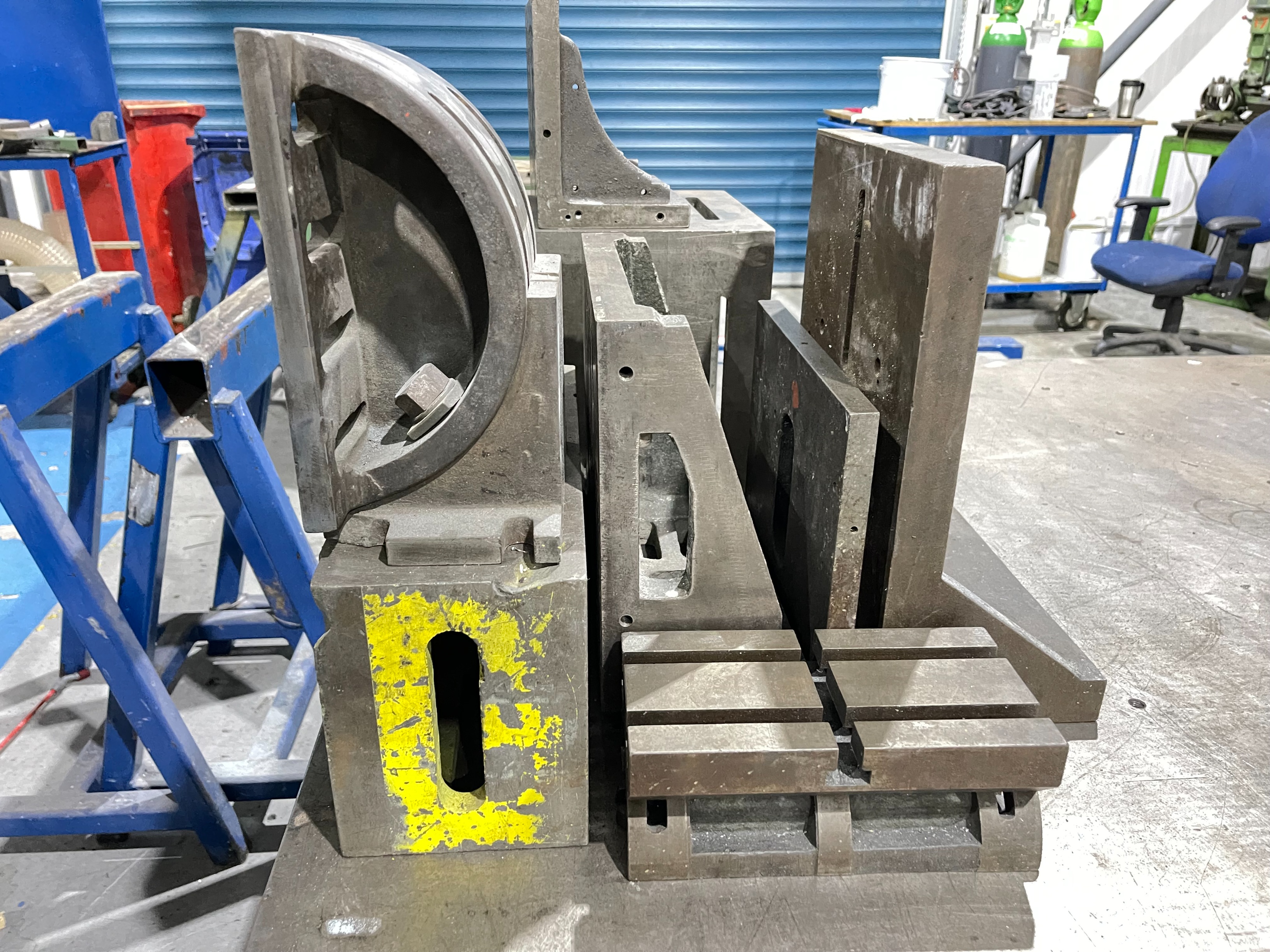 Qty of Cubes and Angle Plates Various Sizes