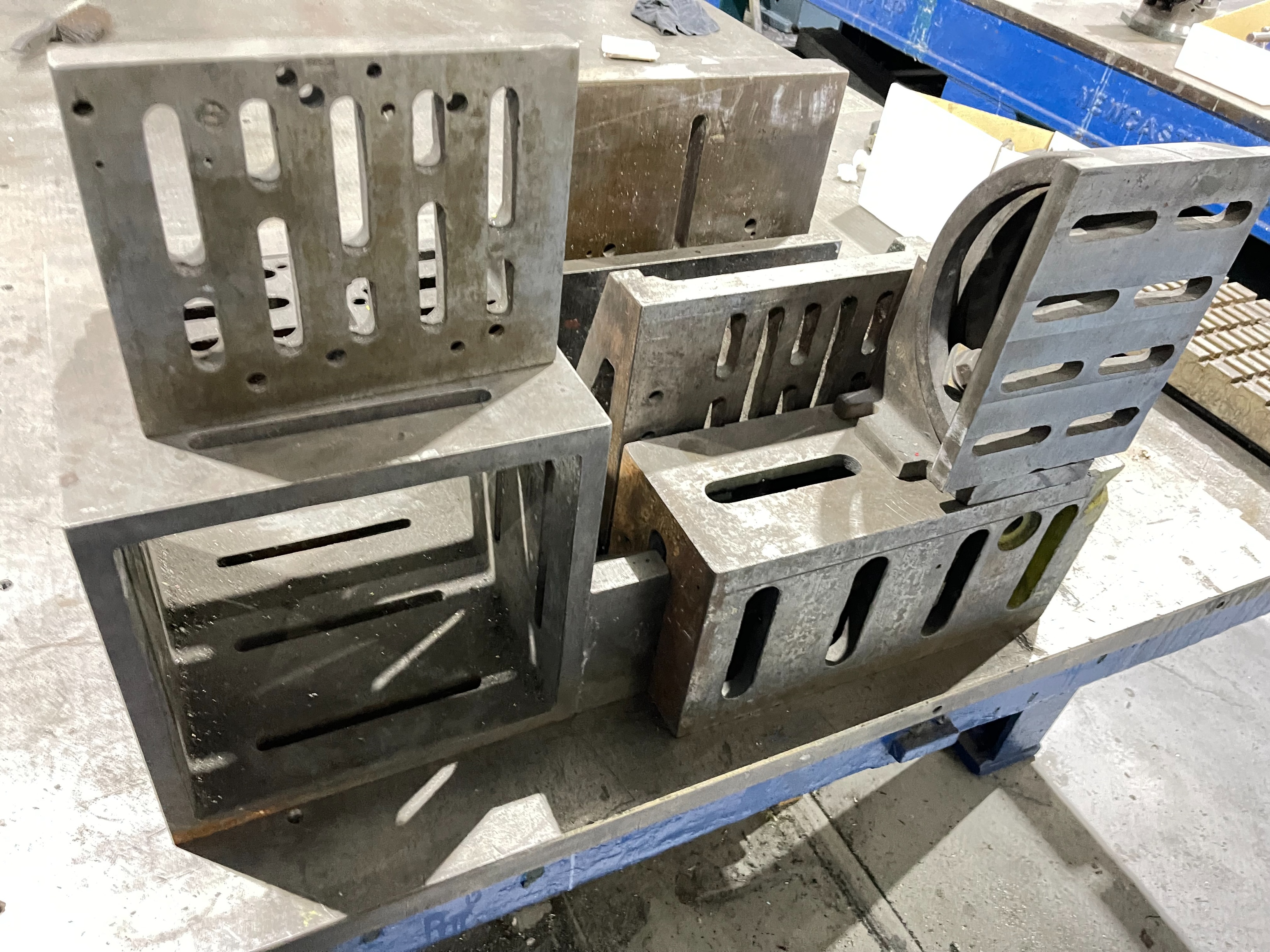 Qty of Cubes and Angle Plates Various Sizes