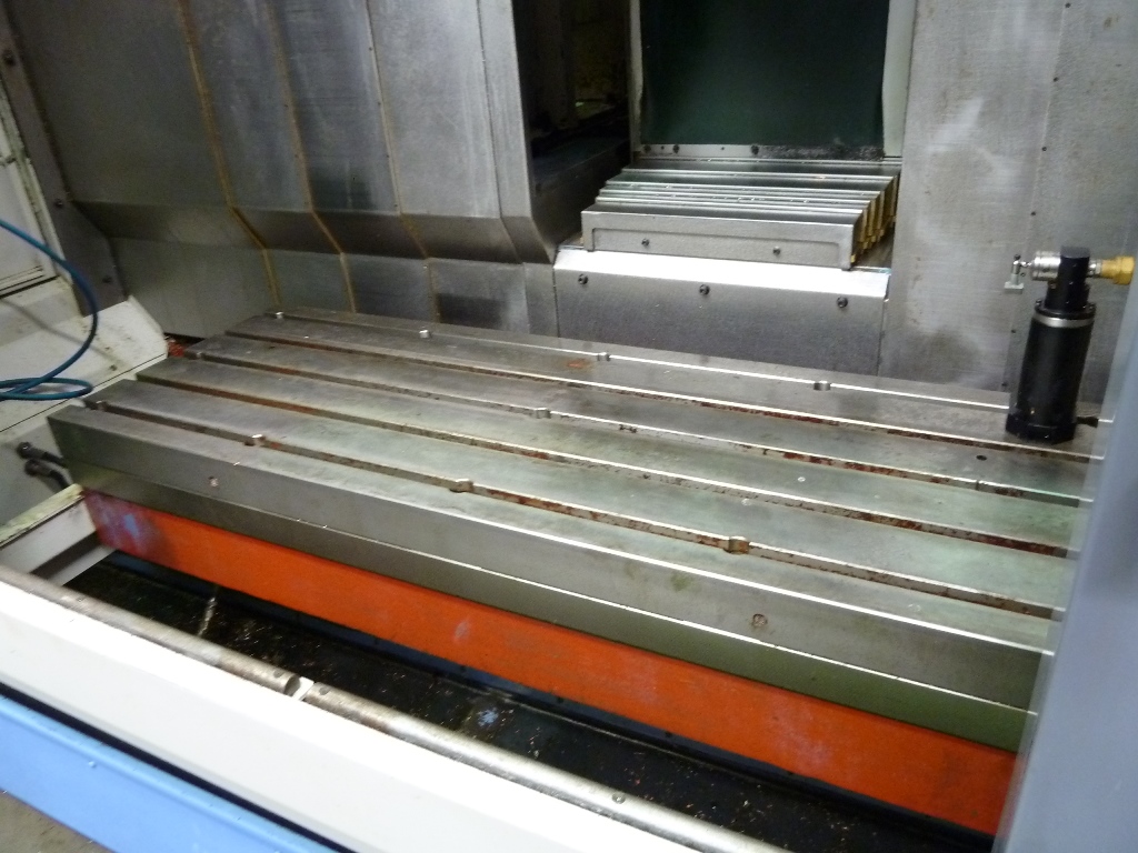 Mazak VTC-200B 3-axis Vertical Machining Centre