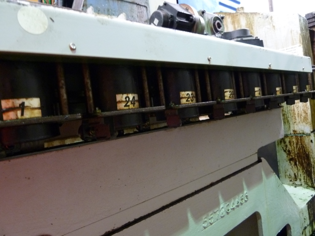 Mazak VTC-200B 3-axis Vertical Machining Centre
