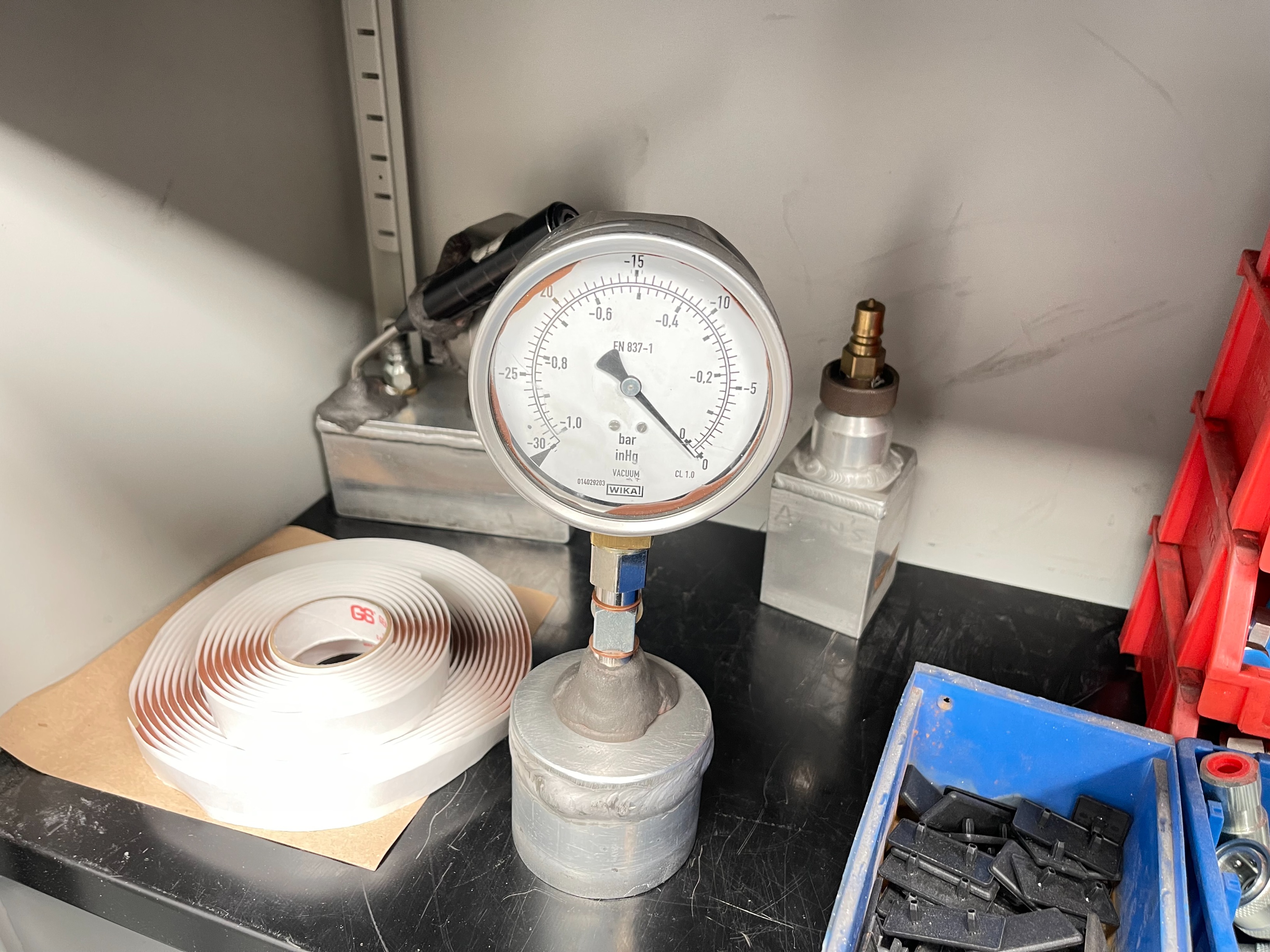 Cupboards with Qty of Air Fittings, Hydraulic Fittings and (2) x Vacuum Gauges