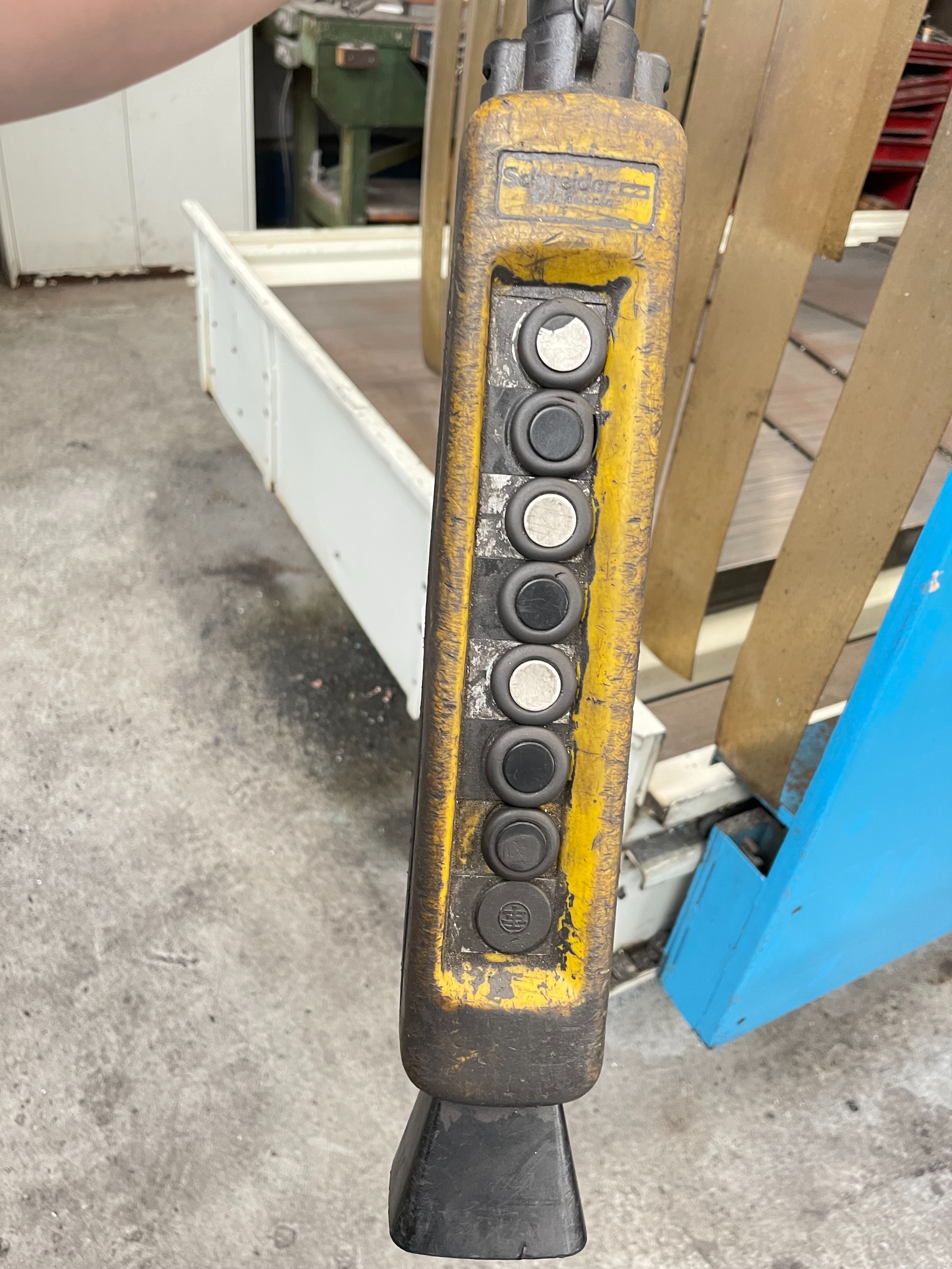 Crane 5 ton 12.8m Width, 6.3m High Approx.