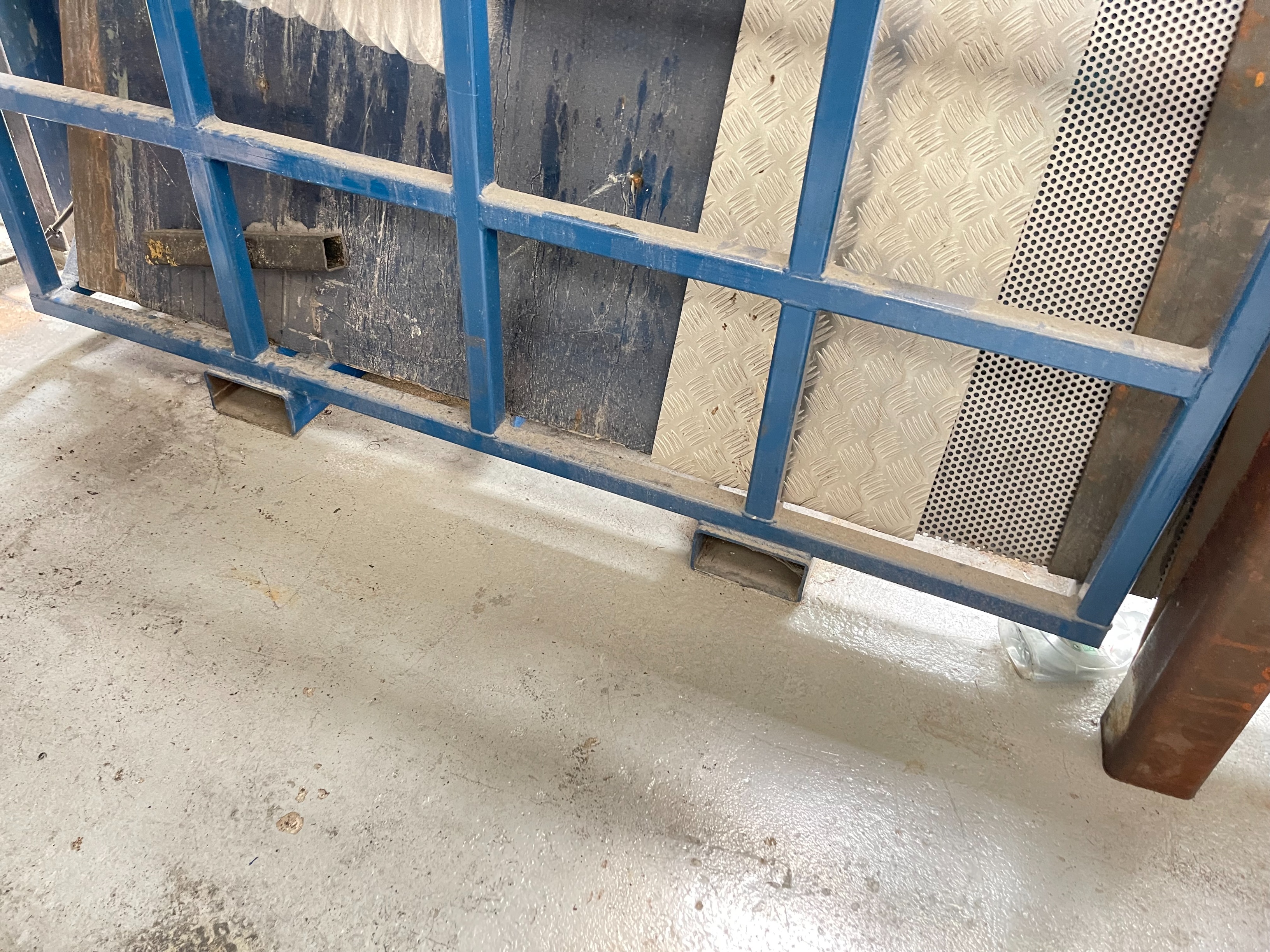 Sheet Steel Rack with Qty of Steel