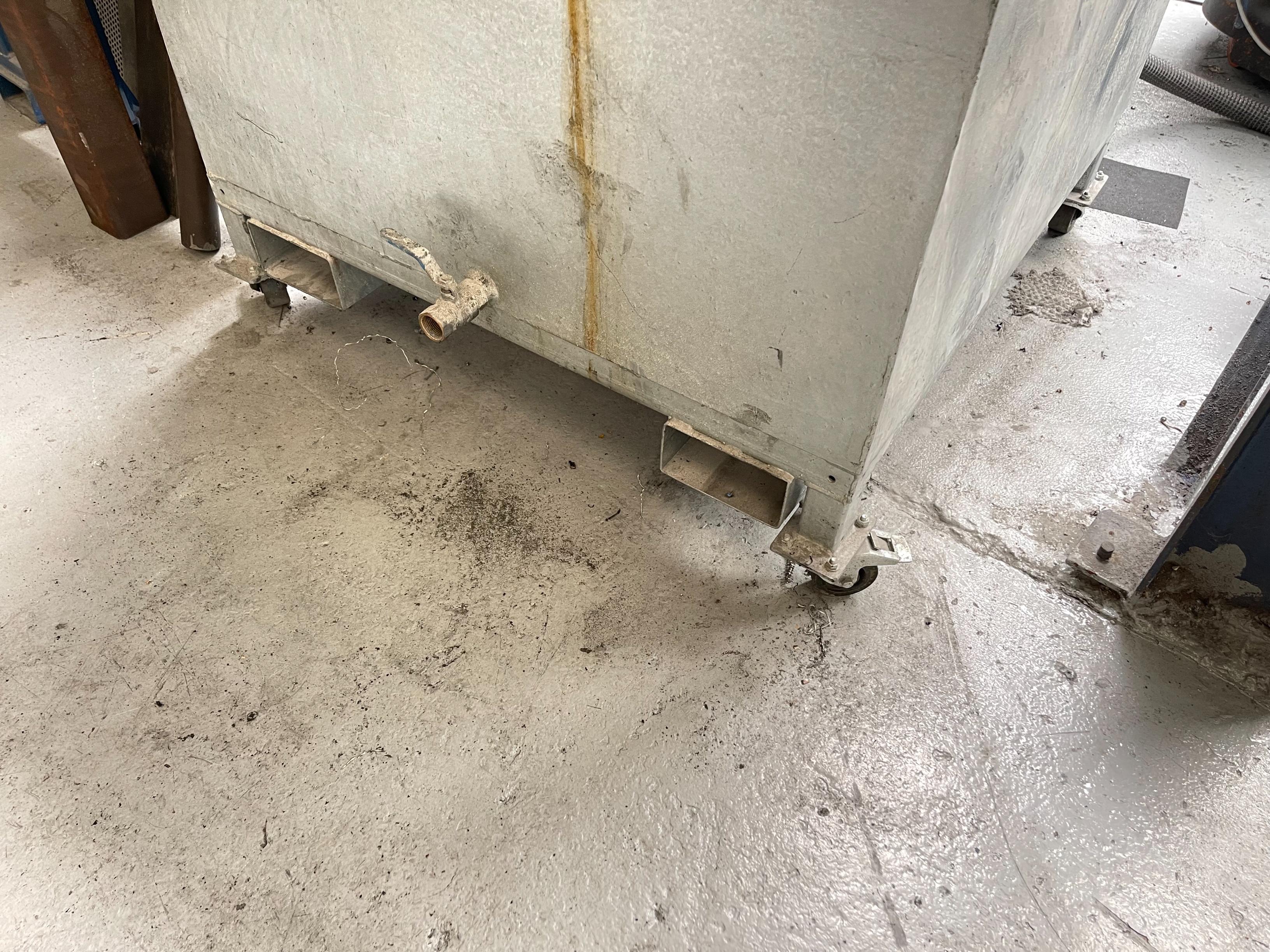 Galvanised Mobile Tank 1070mm x 1070mm x 1.1m High