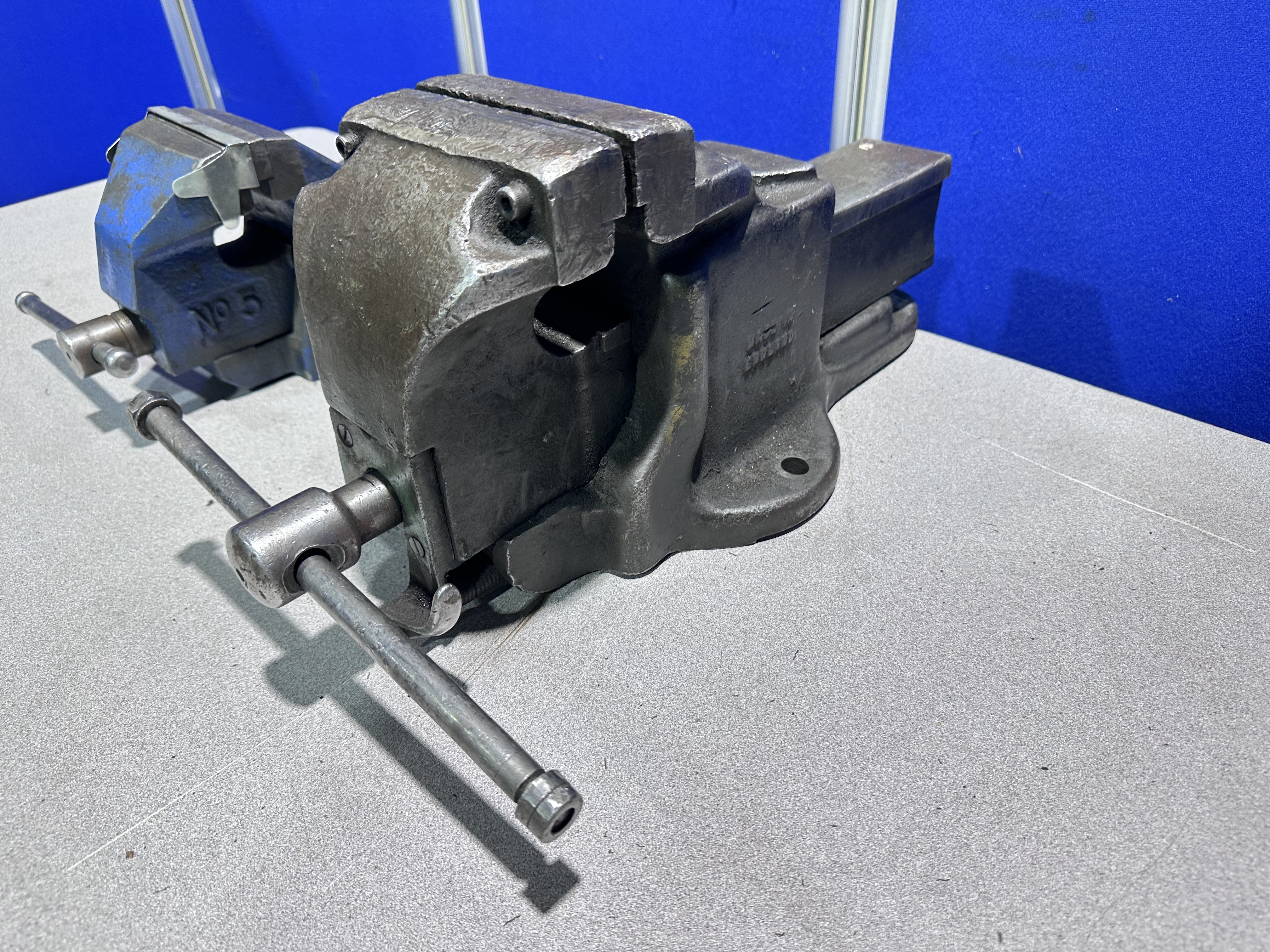 (2) x Bench Vices