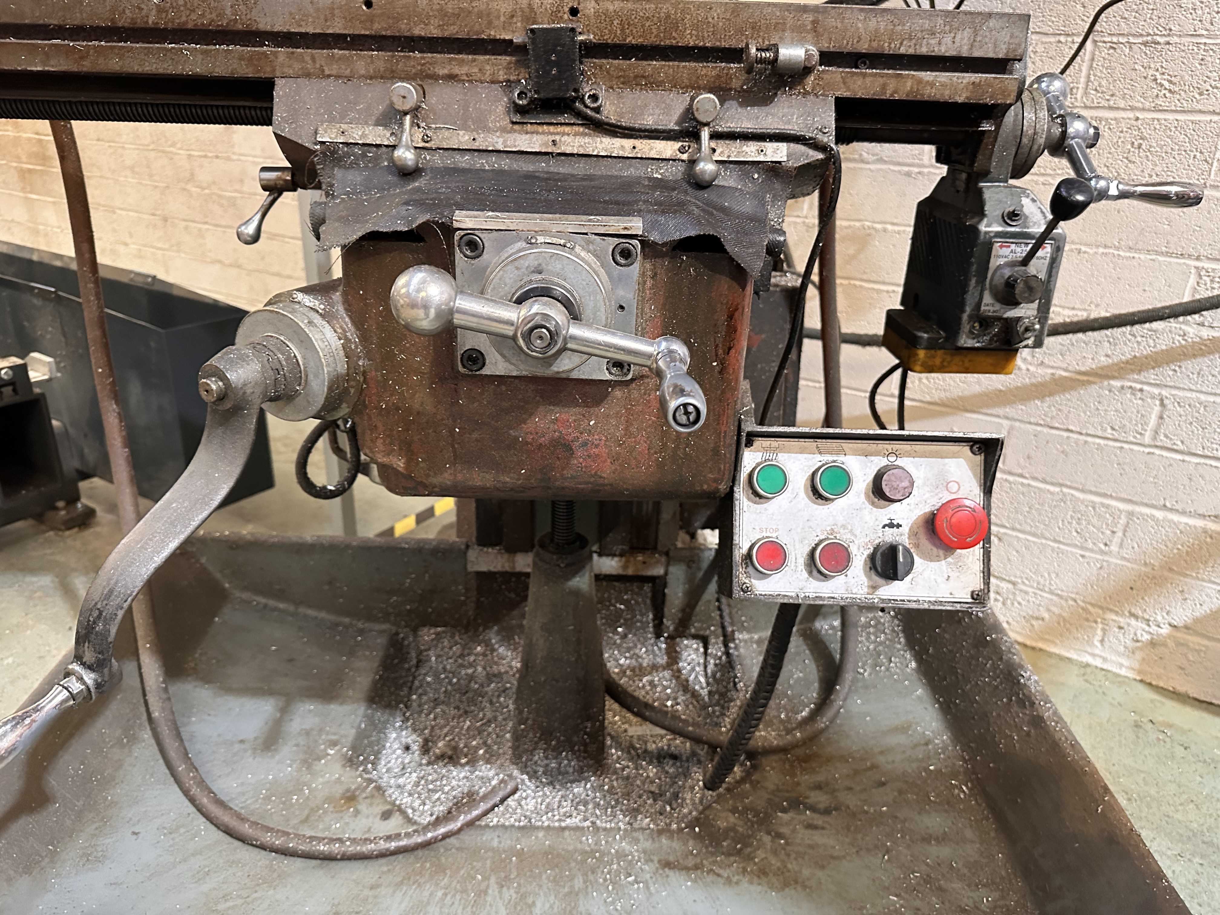 Chen Ho Manual Milling Machine CHU 1500s