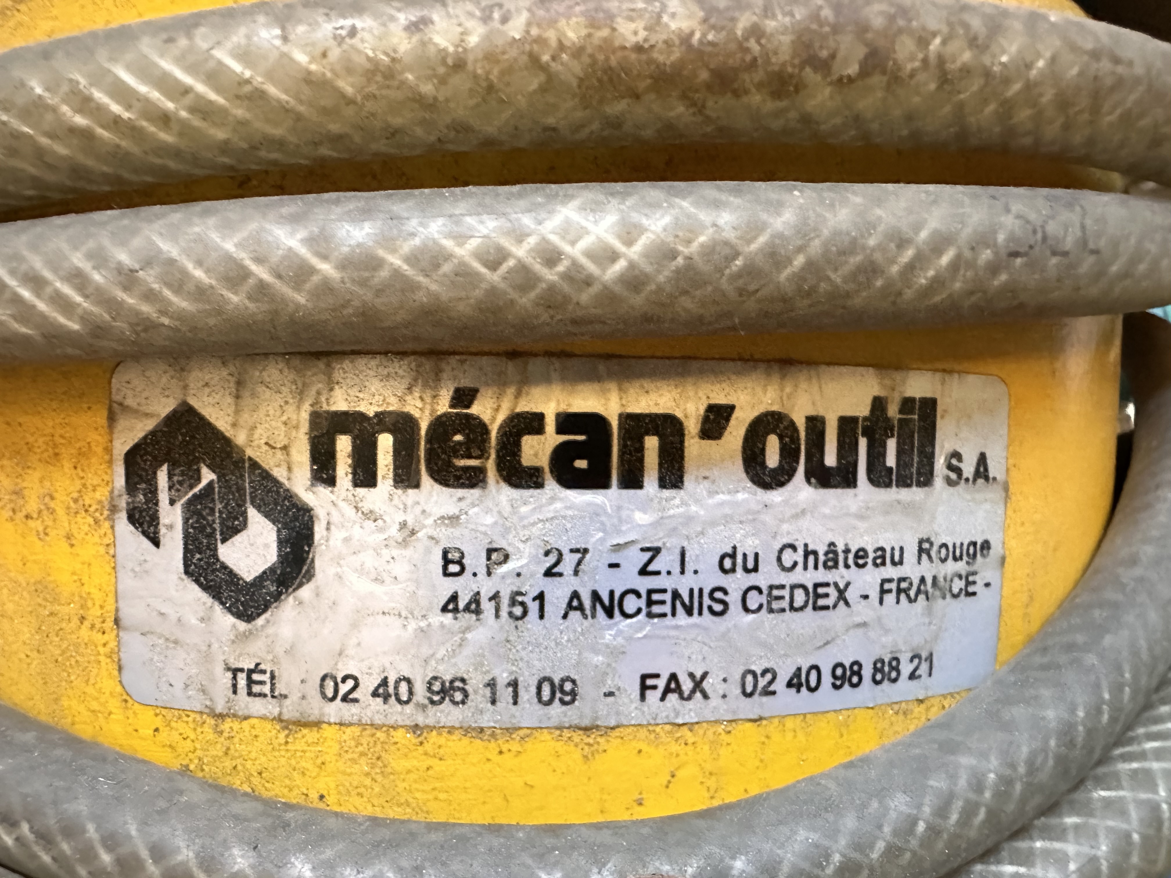 Reynaers Extrusion Clipping Press