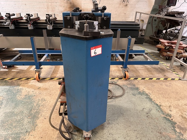 Aluro 95.30pn. 00 Aluminium Extrusion 90 deg Corner Crimper