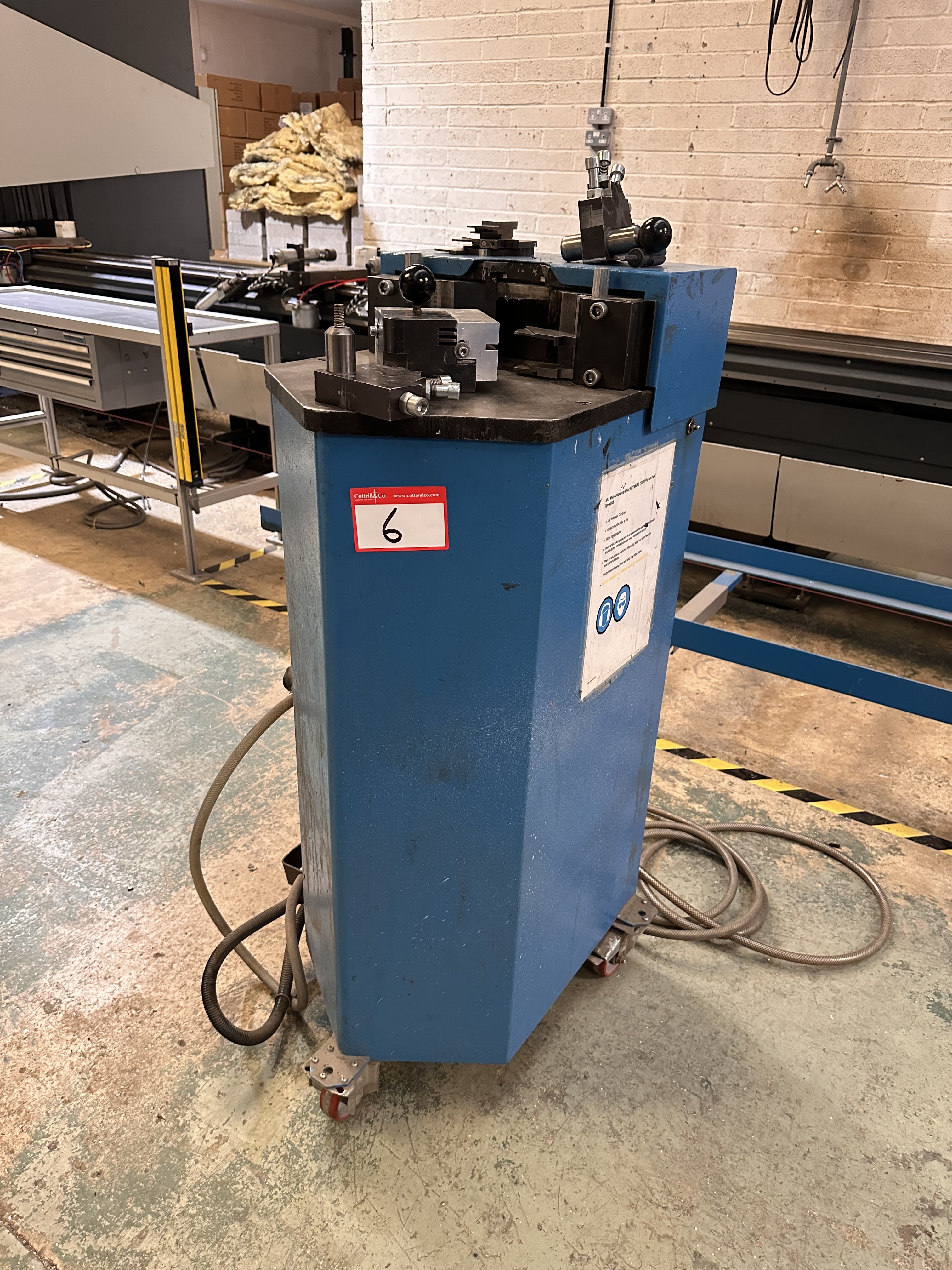 Aluro 95.30pn. 00 Aluminium Extrusion 90 deg Corner Crimper