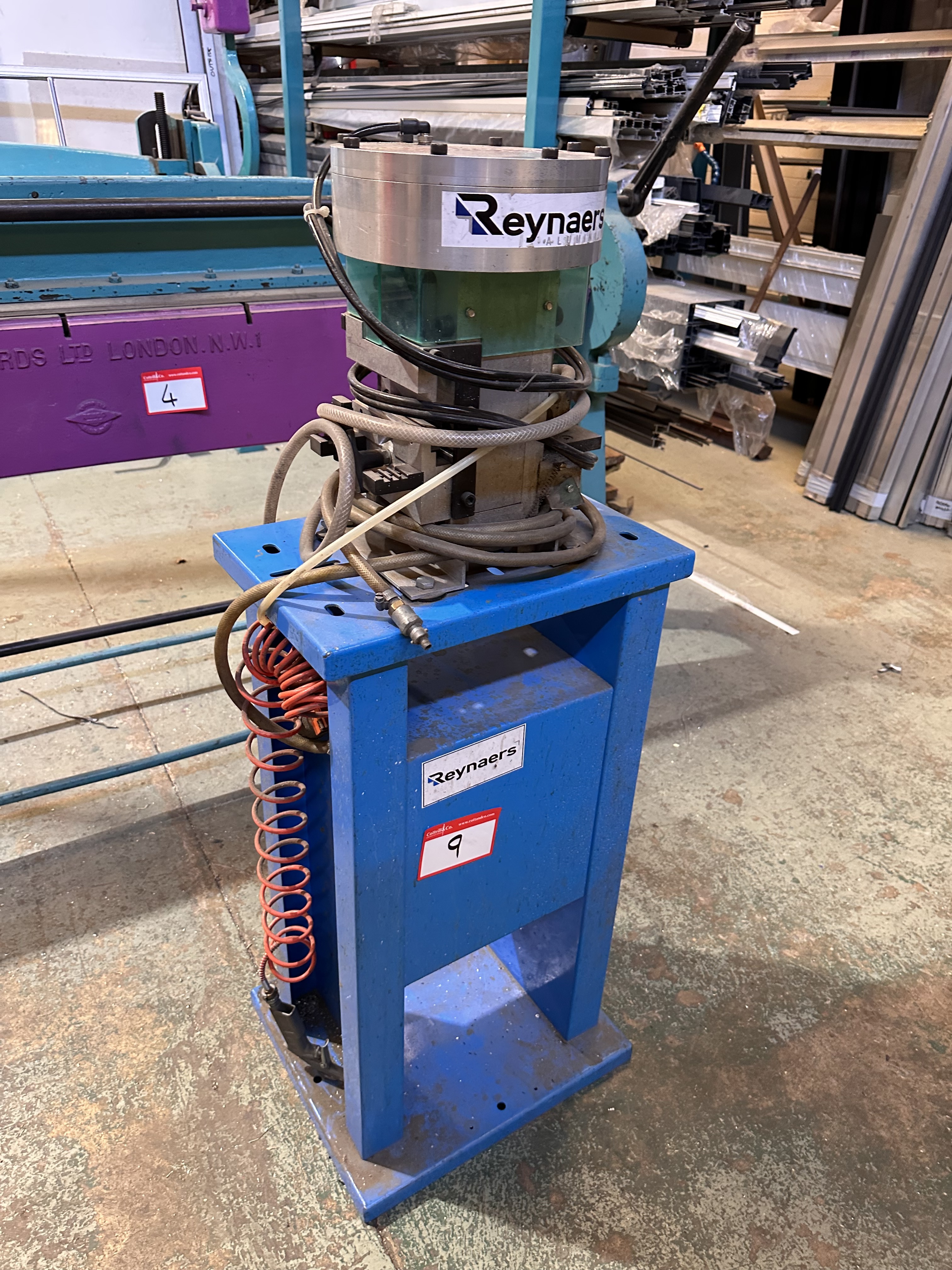 Reynaers Extrusion Clipping Press