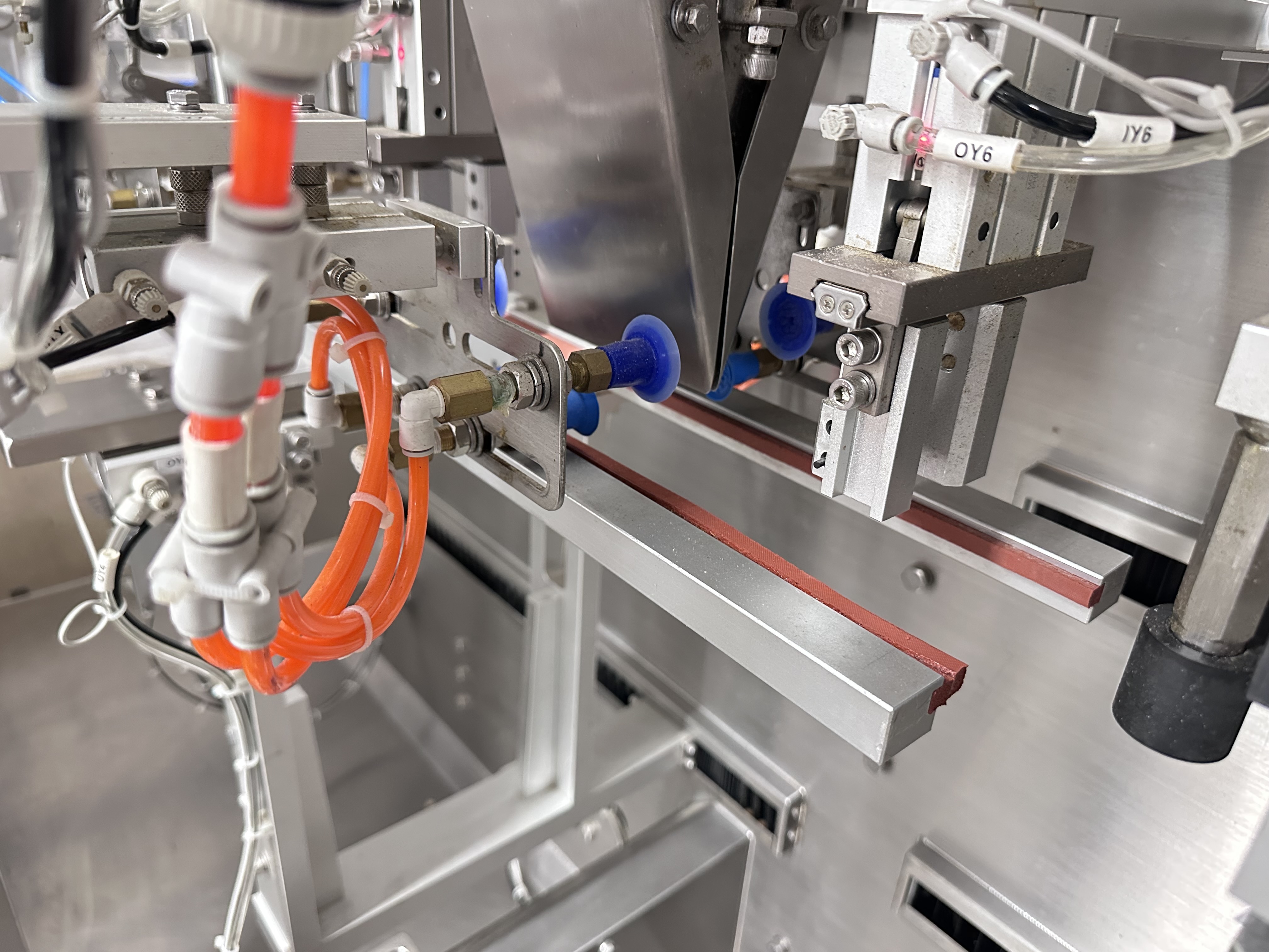 Mini Linear Doy Pack 410 Filler with Pouch Cassette to Infeed Open, Fill and Seal Pouch (2022)