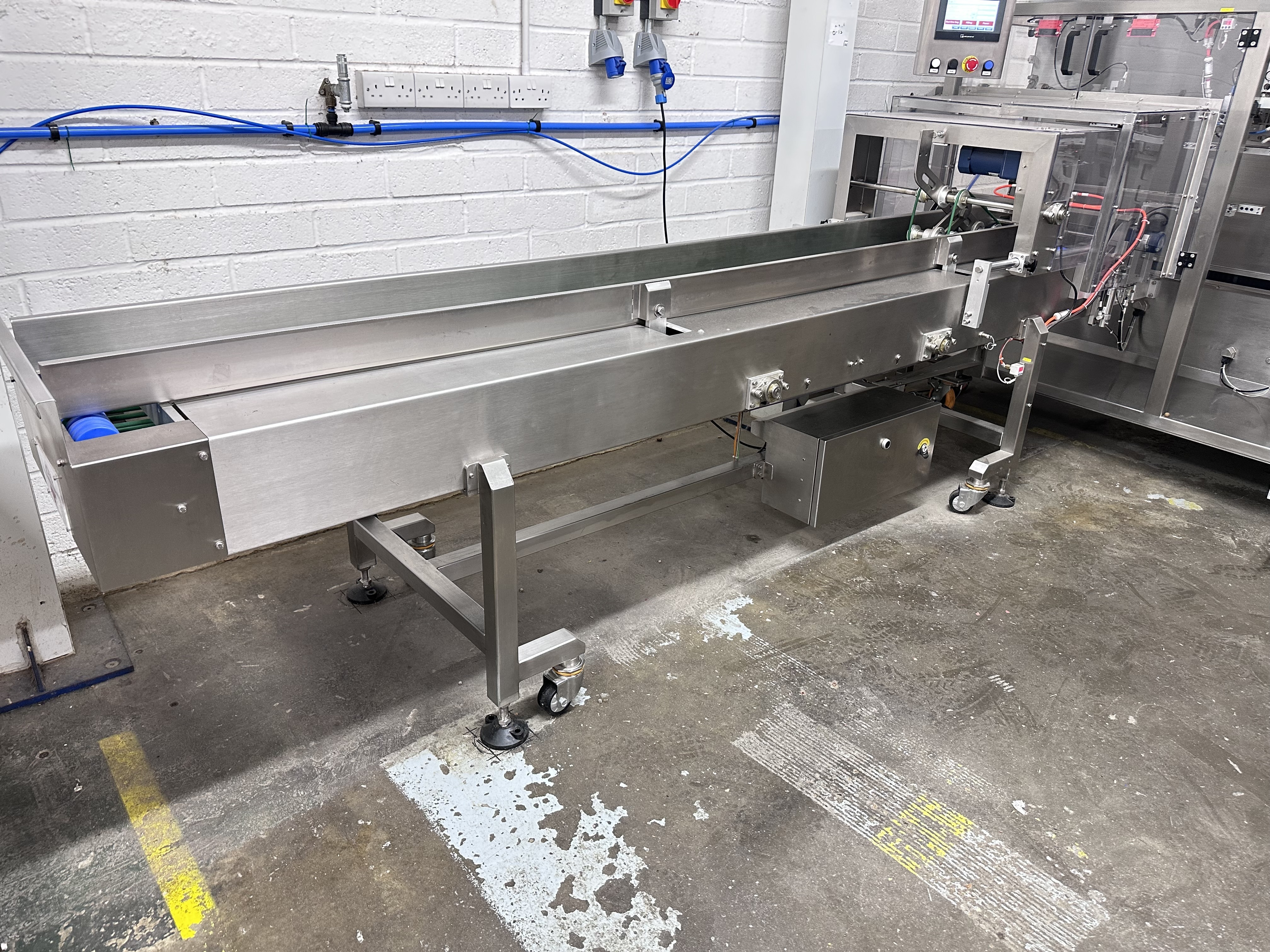 Mini Linear Doy Pack 410 Filler with Pouch Cassette to Infeed Open, Fill and Seal Pouch (2022)