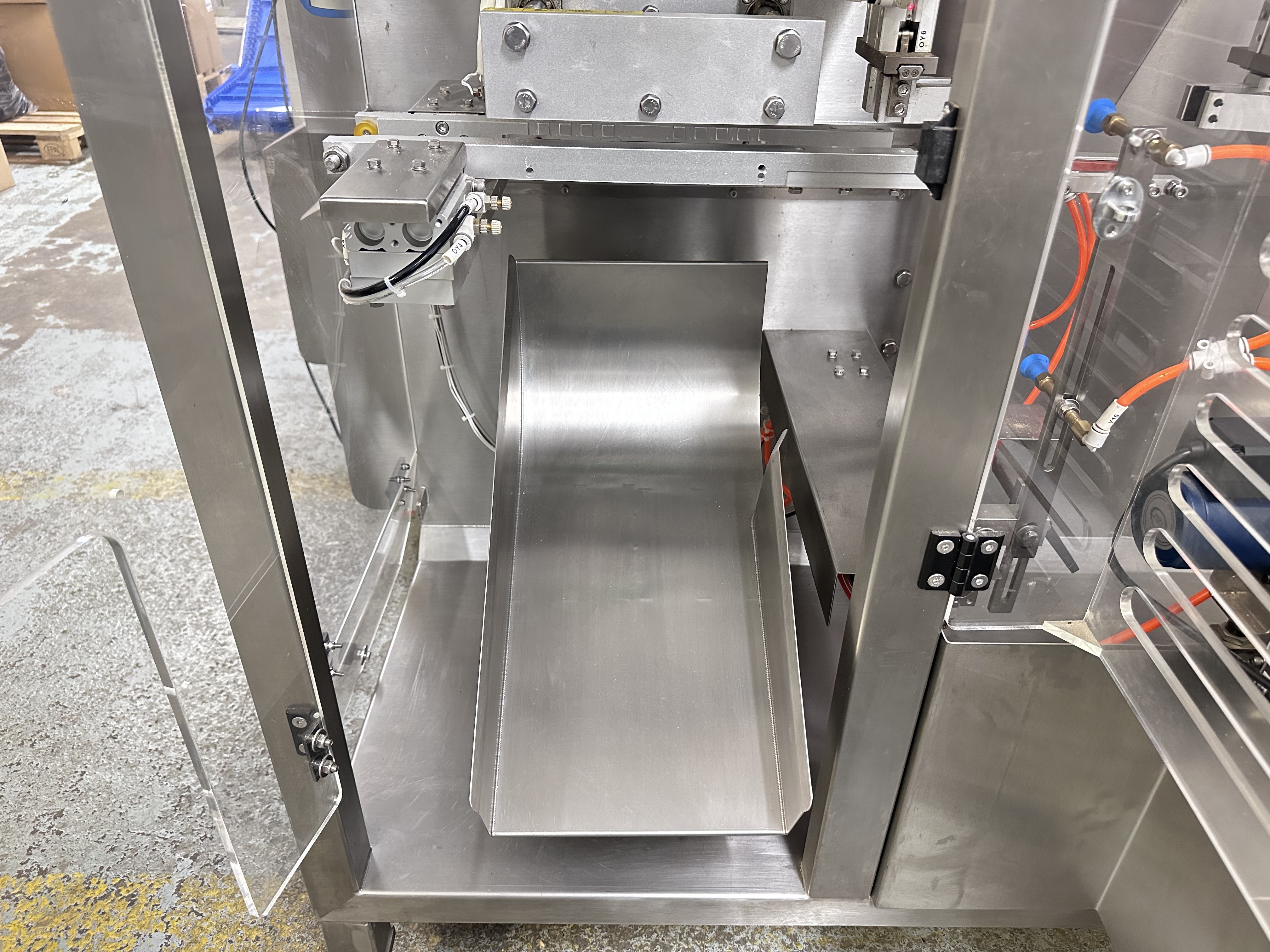 Mini Linear Doy Pack 210 Filler with Pouch Cassette to Infeed Open, Fill and Seal Pouch (2022)