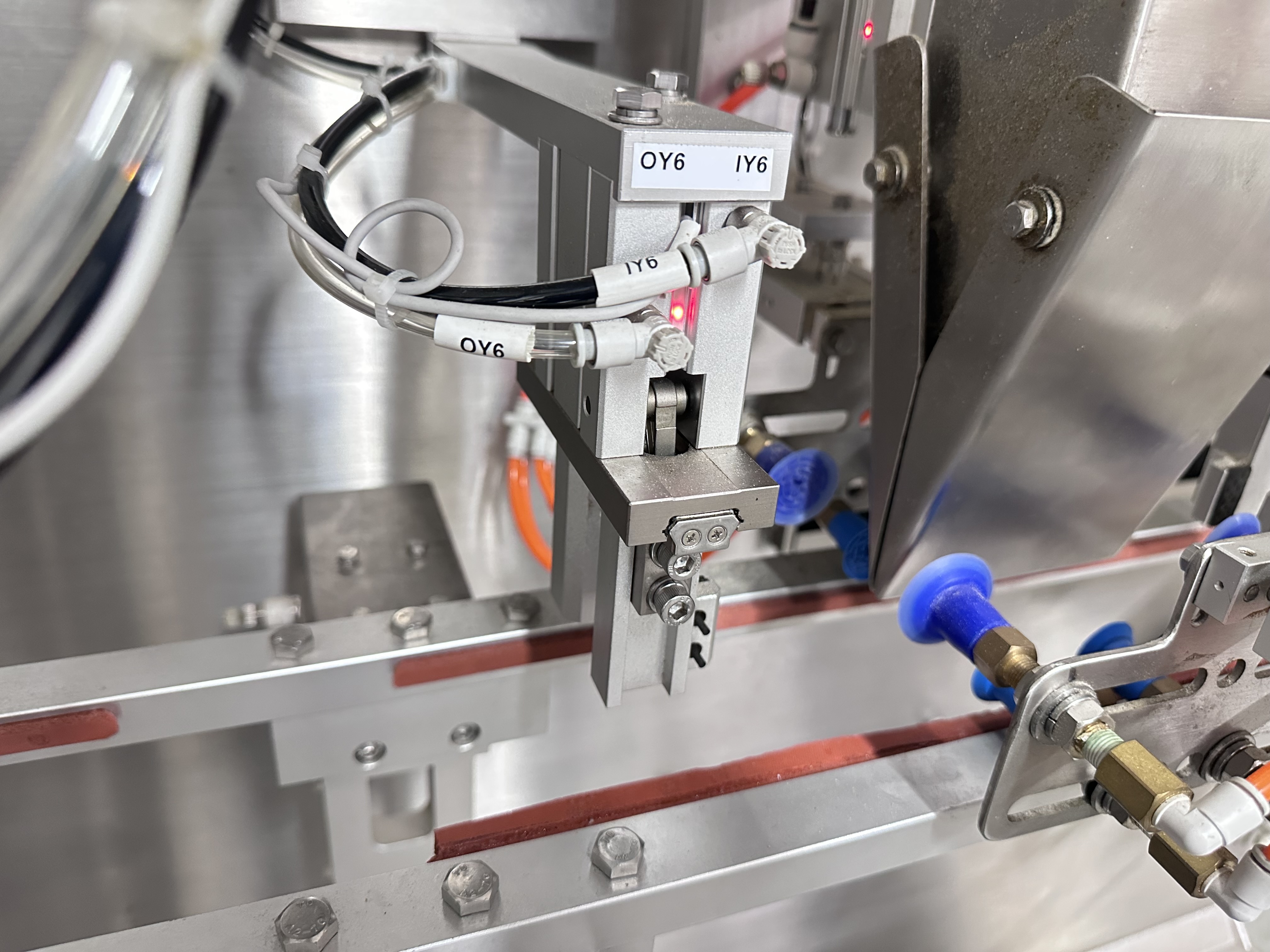 Mini Linear Doy Pack 410 Filler with Pouch Cassette to Infeed Open, Fill and Seal Pouch (2022)