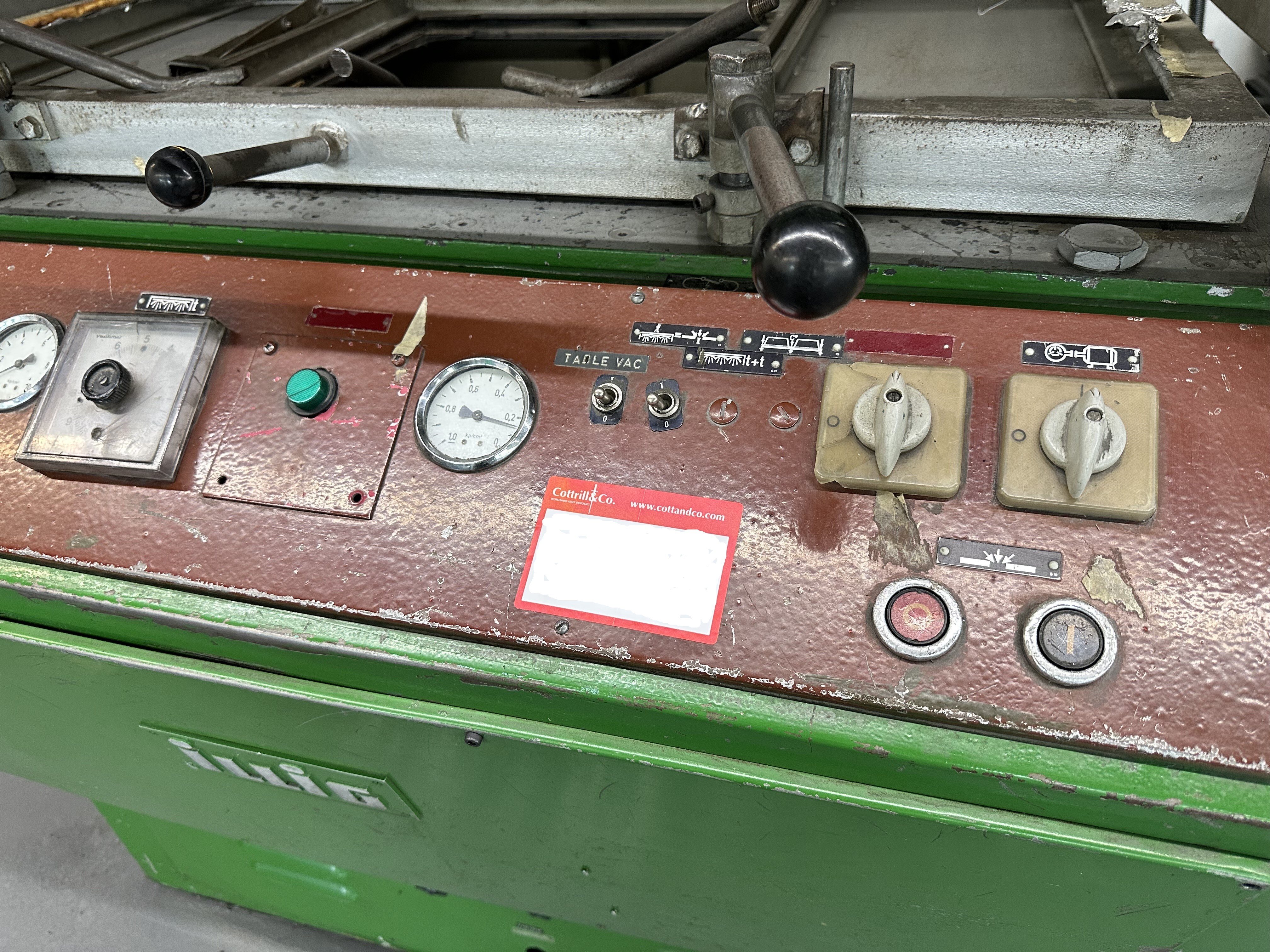 Illig UA100d Vacuum Forming Machine (1973)