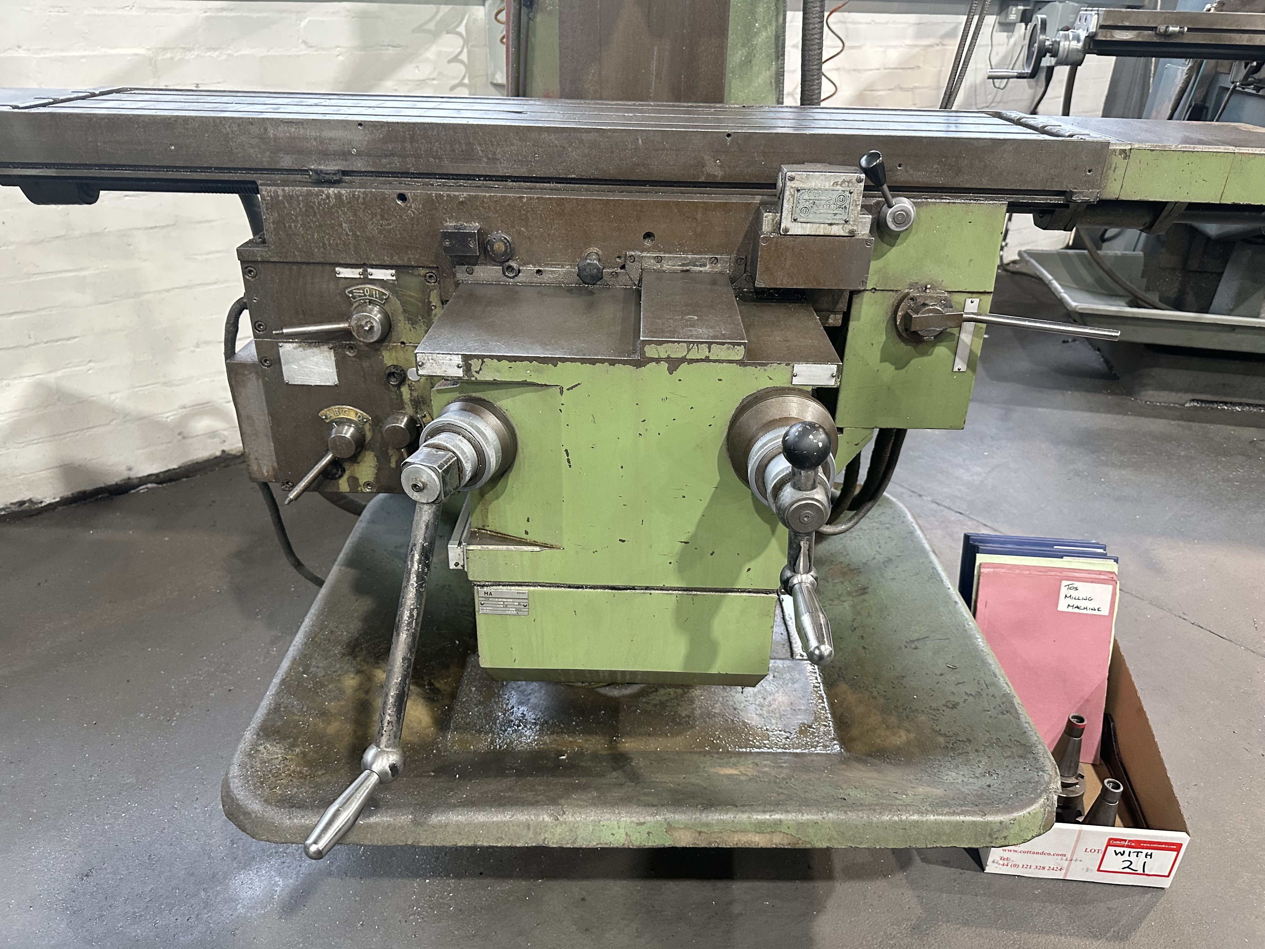 TOS Kurim FNK 25A Knee Type Turret Head Milling Machine (1995)