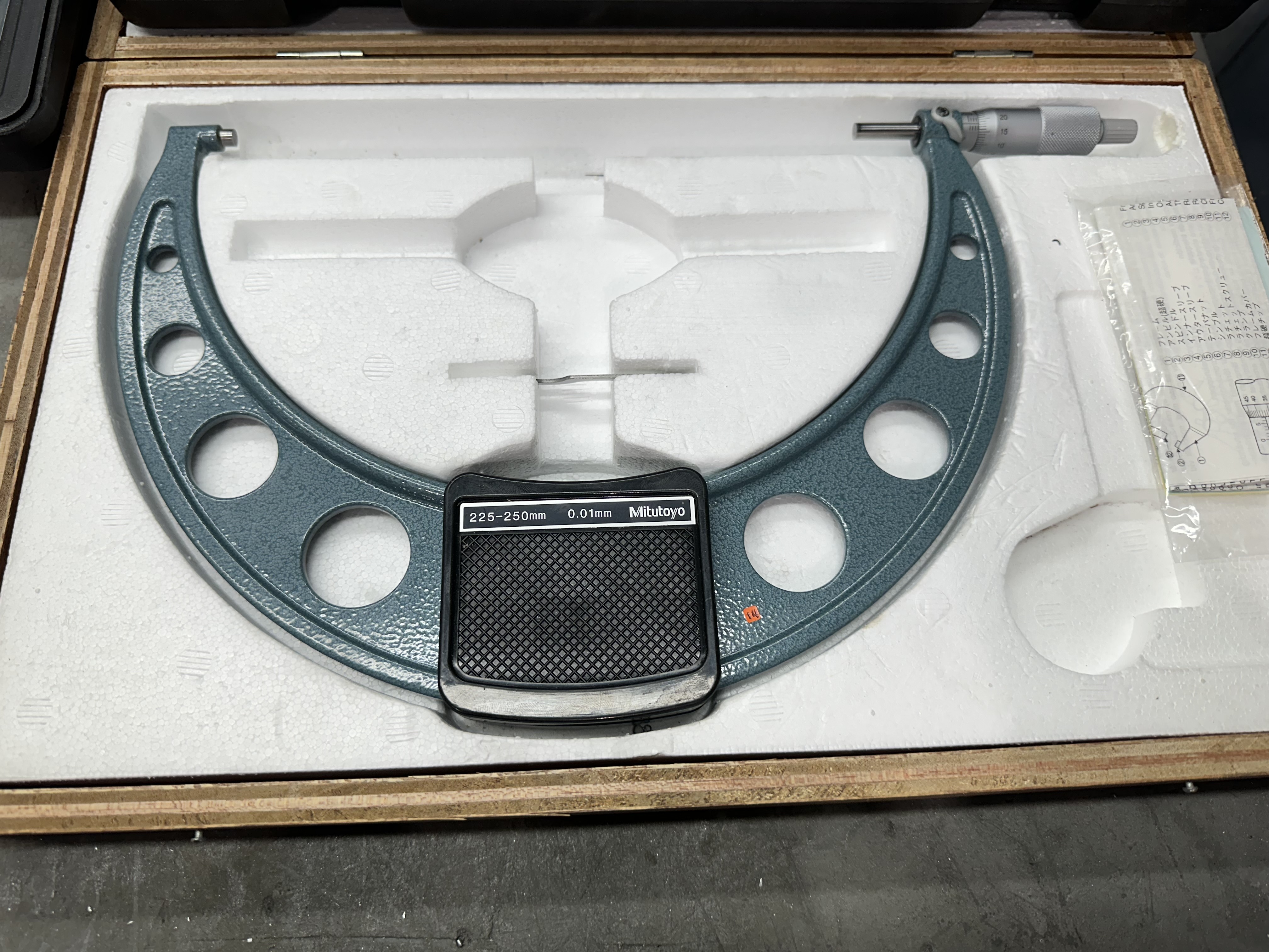 Various Size Metric Micrometers Range 0 - 25mm to 225 - 250mm