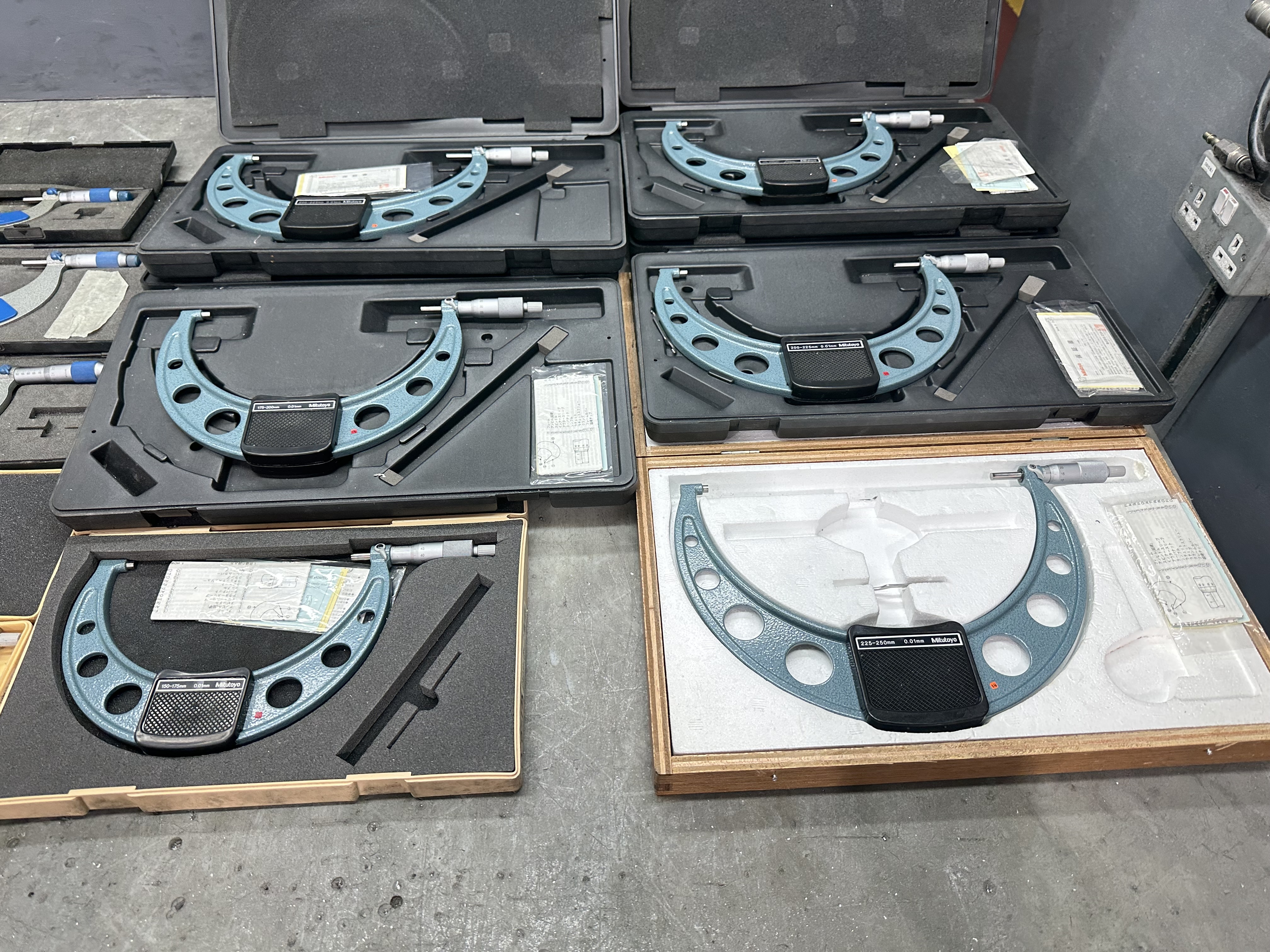 Various Size Metric Micrometers Range 0 - 25mm to 225 - 250mm