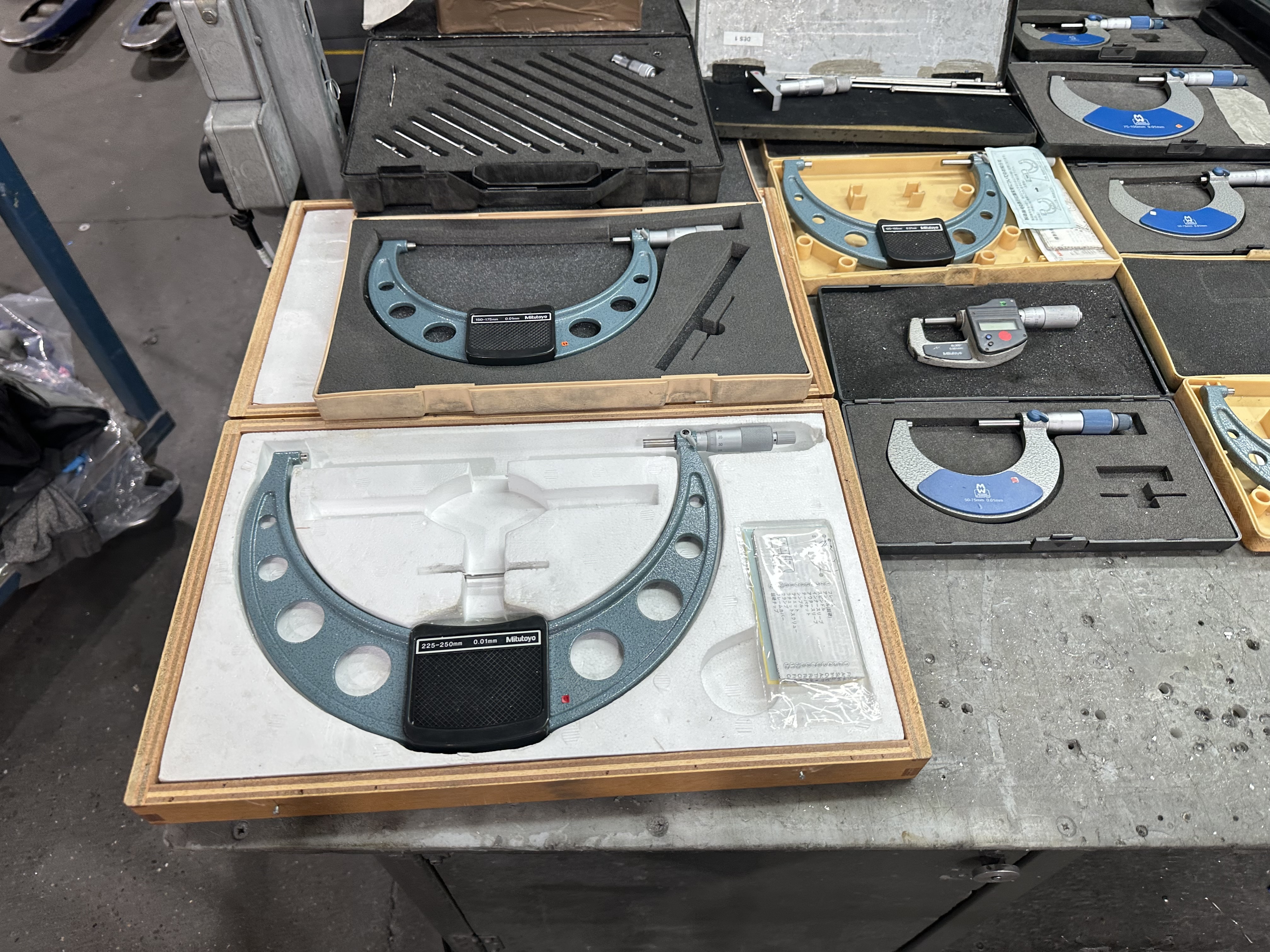 Various Size Metric Micrometers Range 0 - 25mm to 225 - 250mm