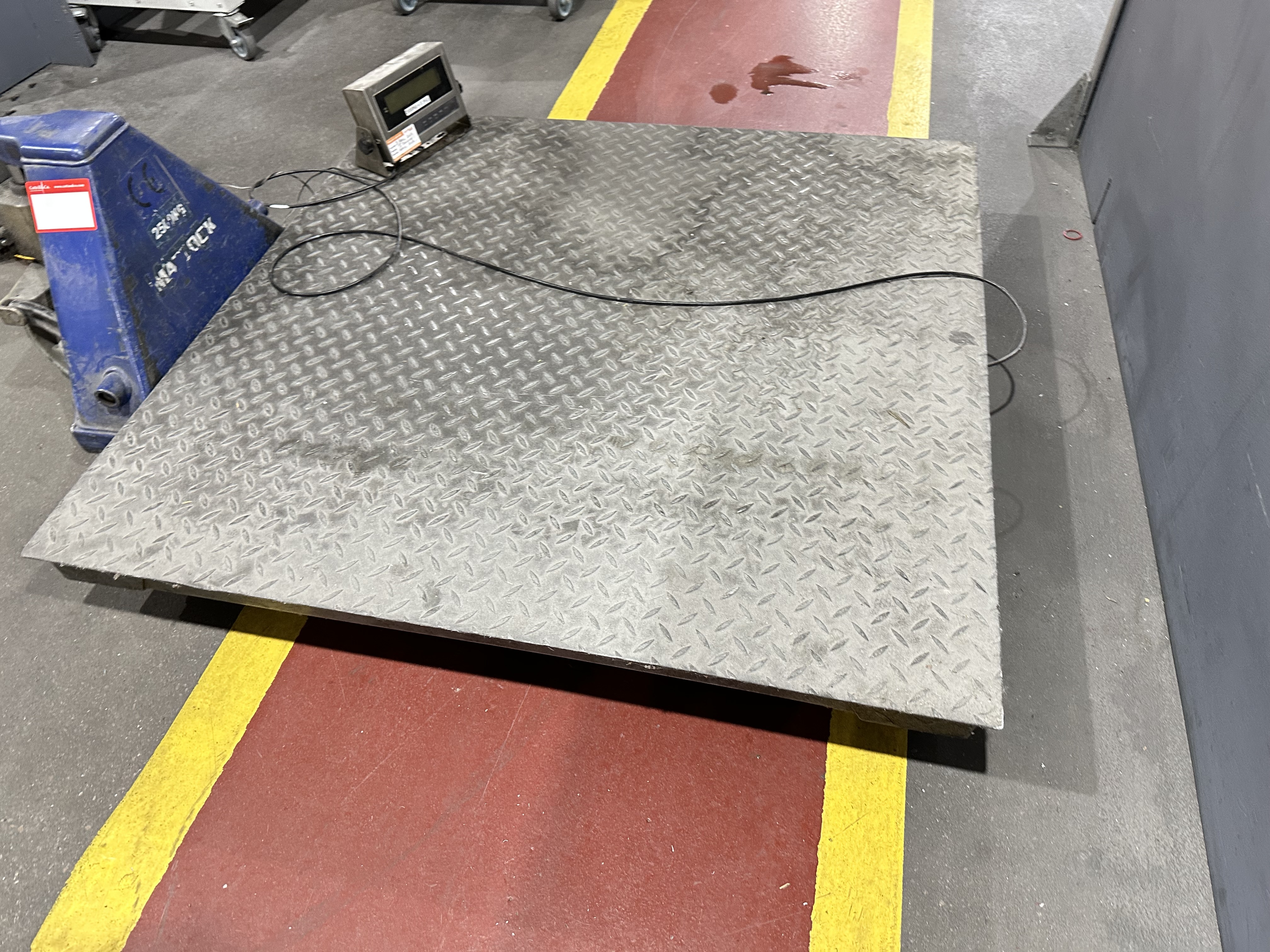 Pallet Weigh Scales, Size 1200mm Square, Cap 3000kg, Wall Mounted Digital Readout