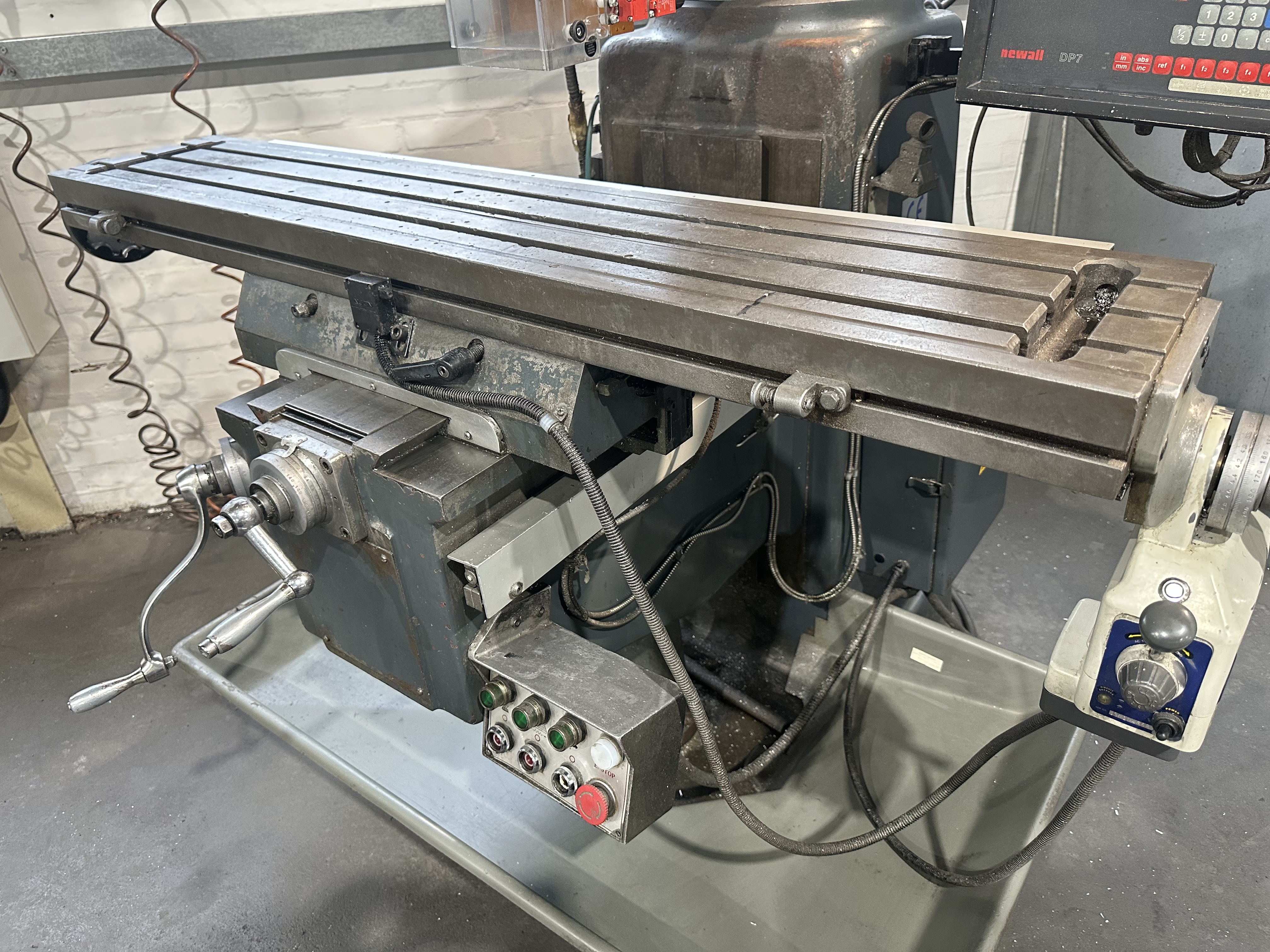Excel PKTM 380VA Turret Head Milling Machine (1997)